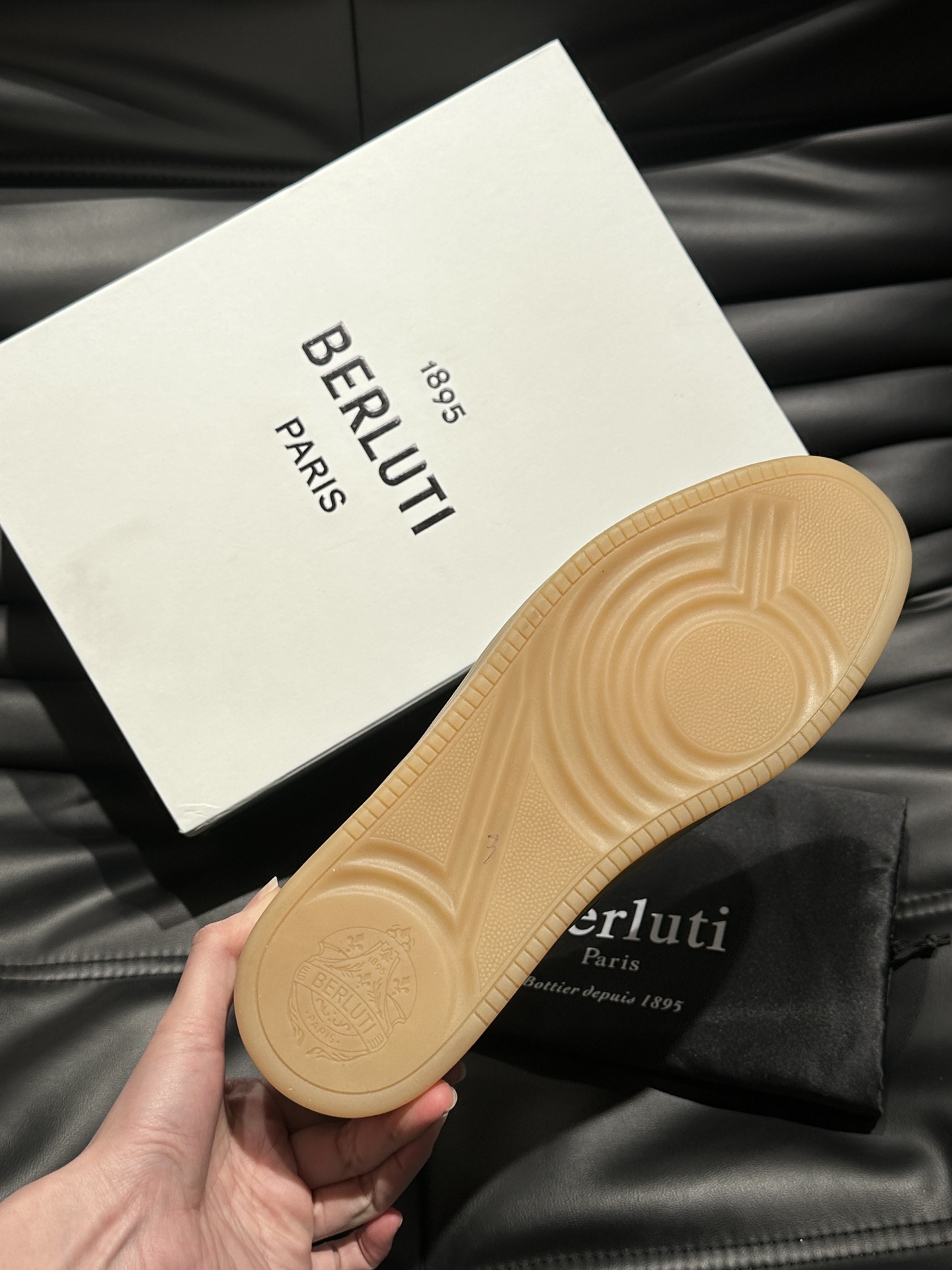 Berlut*布鲁提男士高端休闲鞋官方最新发布走秀新款进口牛皮材质侧面图案高周波空压内里进口小牛皮纯橡胶