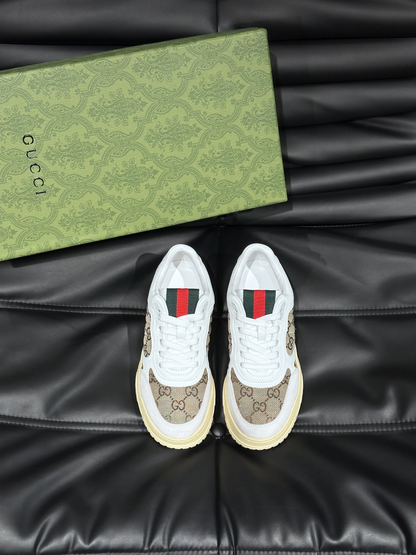 Gucc*古驰Re-Web系列情侣款织带皮革运动鞋作为SabatoDeSarno为Gucci打造的首款运