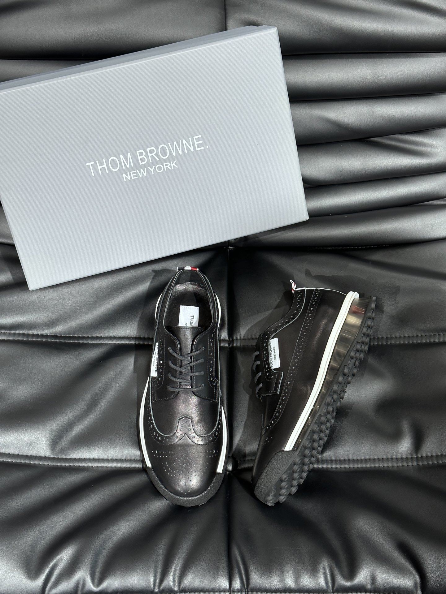TomBrian/汤姆*布莱恩新款男士轻奢商务休闲皮鞋正装德比鞋这款布洛克鞋采用进口牛皮精制而成具有经典