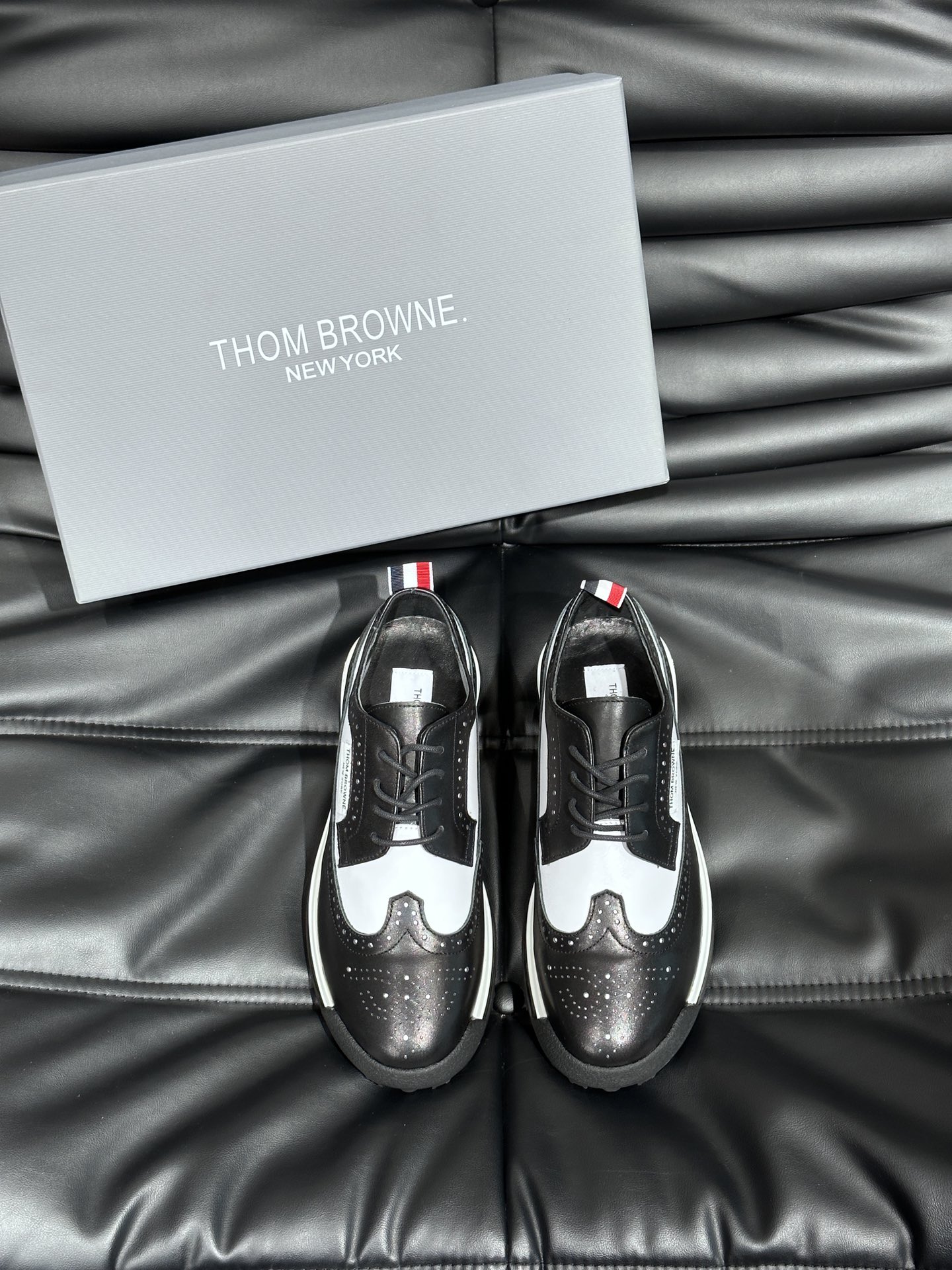 TomBrian/汤姆*布莱恩新款男士轻奢商务休闲皮鞋正装德比鞋这款布洛克鞋采用进口牛皮精制而成具有经典