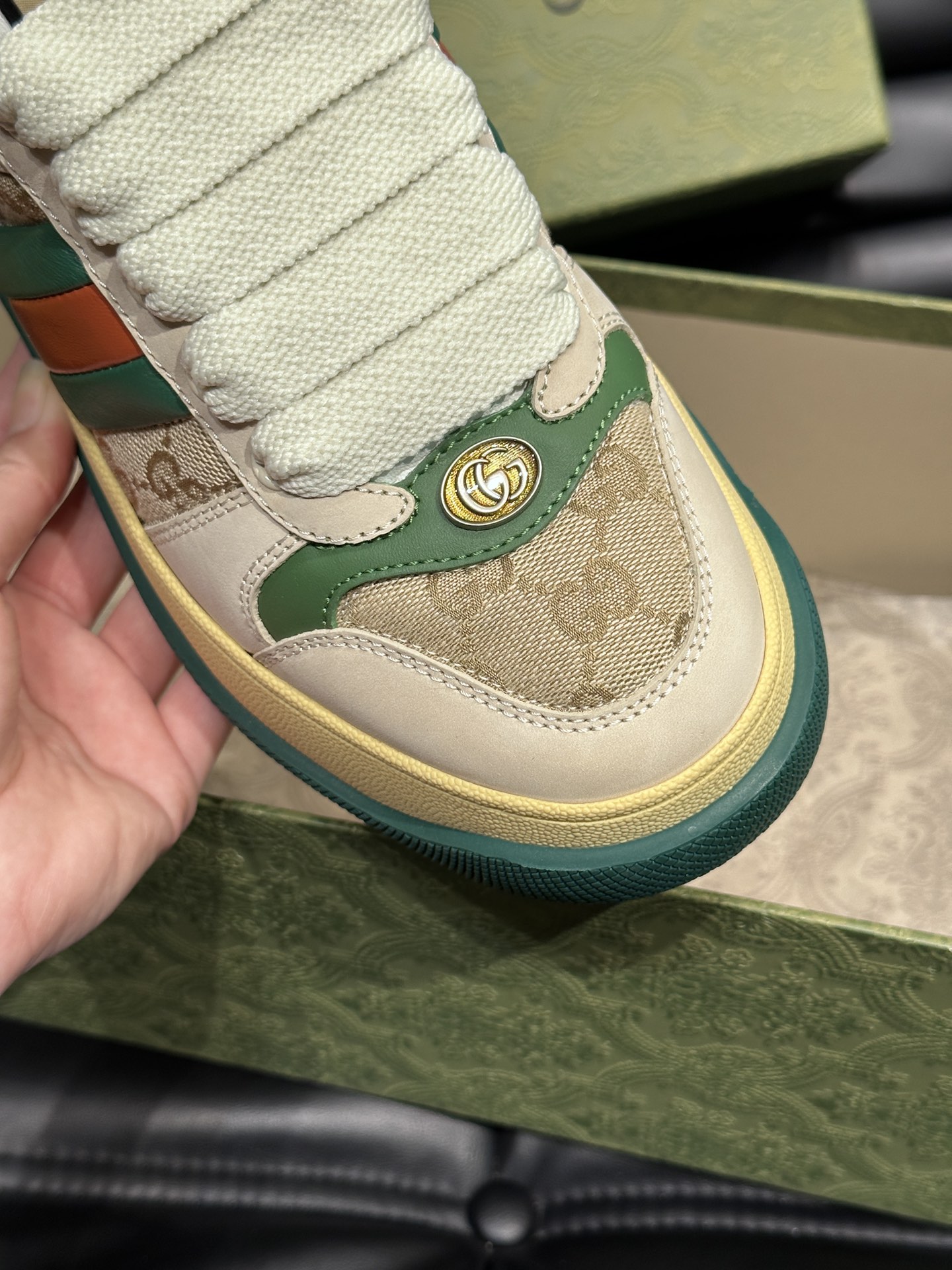Gucc*i古驰Screener系列情侣款GG厚底运动鞋Screener系列以70年代经典运动鞋为灵感打