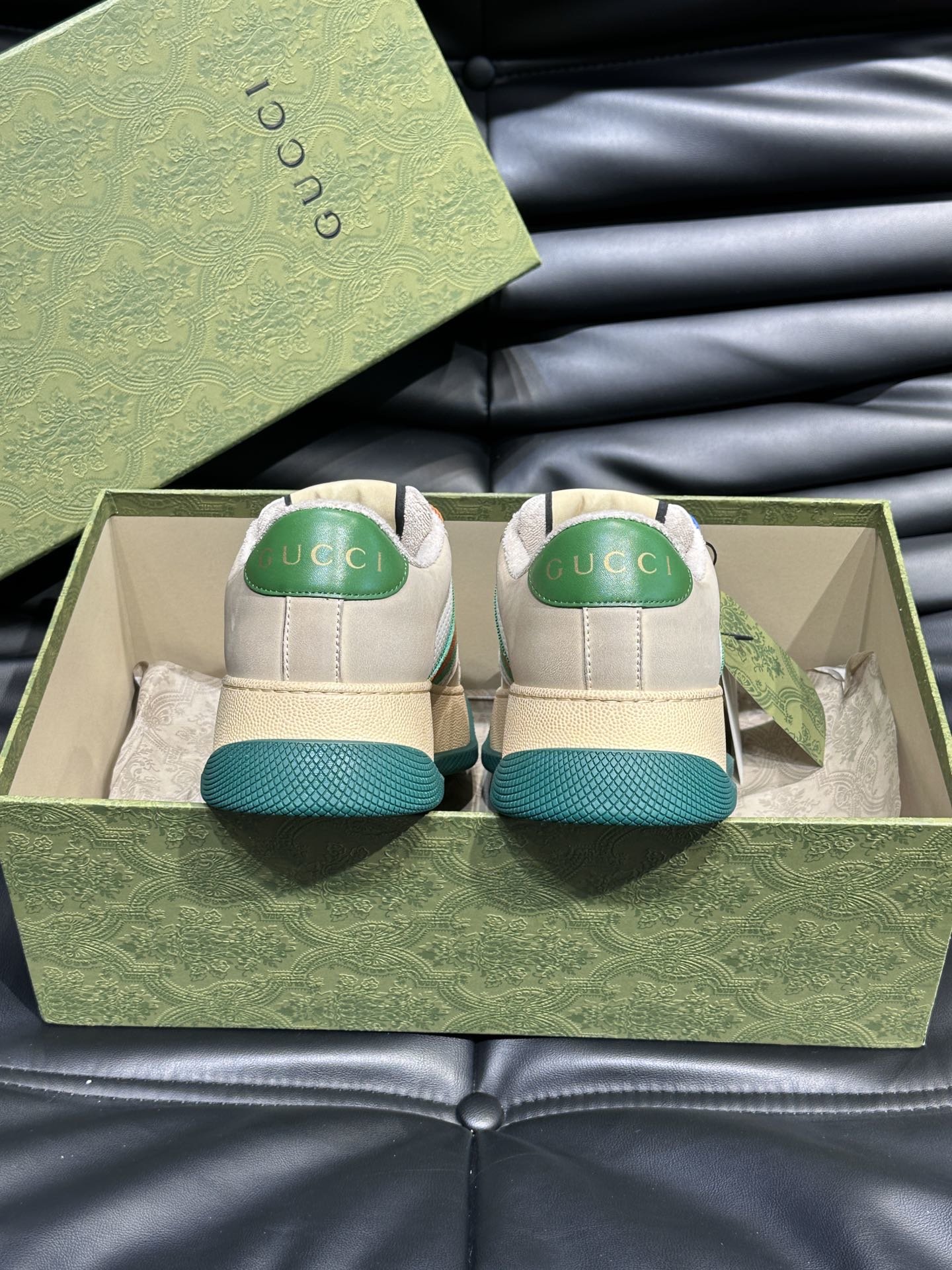 Gucc*i古驰Screener系列情侣款GG厚底运动鞋Screener系列以70年代经典运动鞋为灵感打