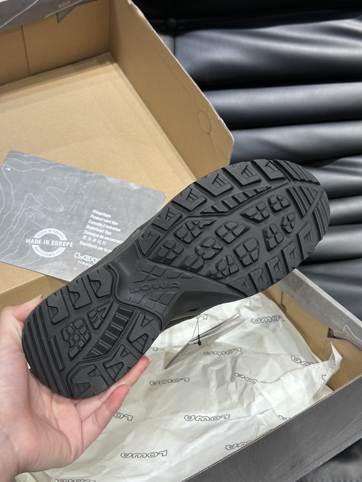 LOWASIRKOSEVOGTX户外徒步防水鞋鞋子表面是聚酯网/热塑性聚氨酯衬里是防水透气膜接缝密封的防