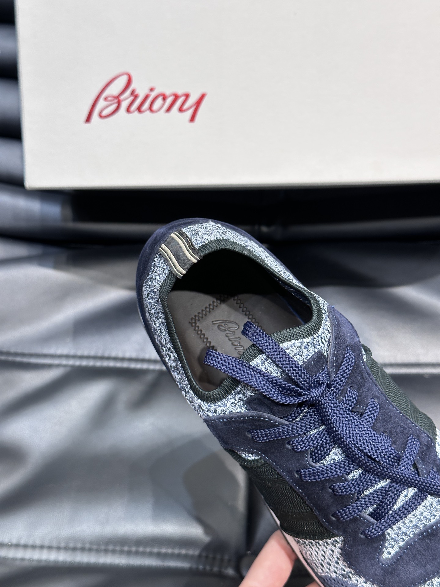 Brioni/布里奥尼新款男士休闲运动跑鞋羊毛混合面料材质跑步鞋融合纳帕皮侧饰带和品牌经典军团条纹兼具动