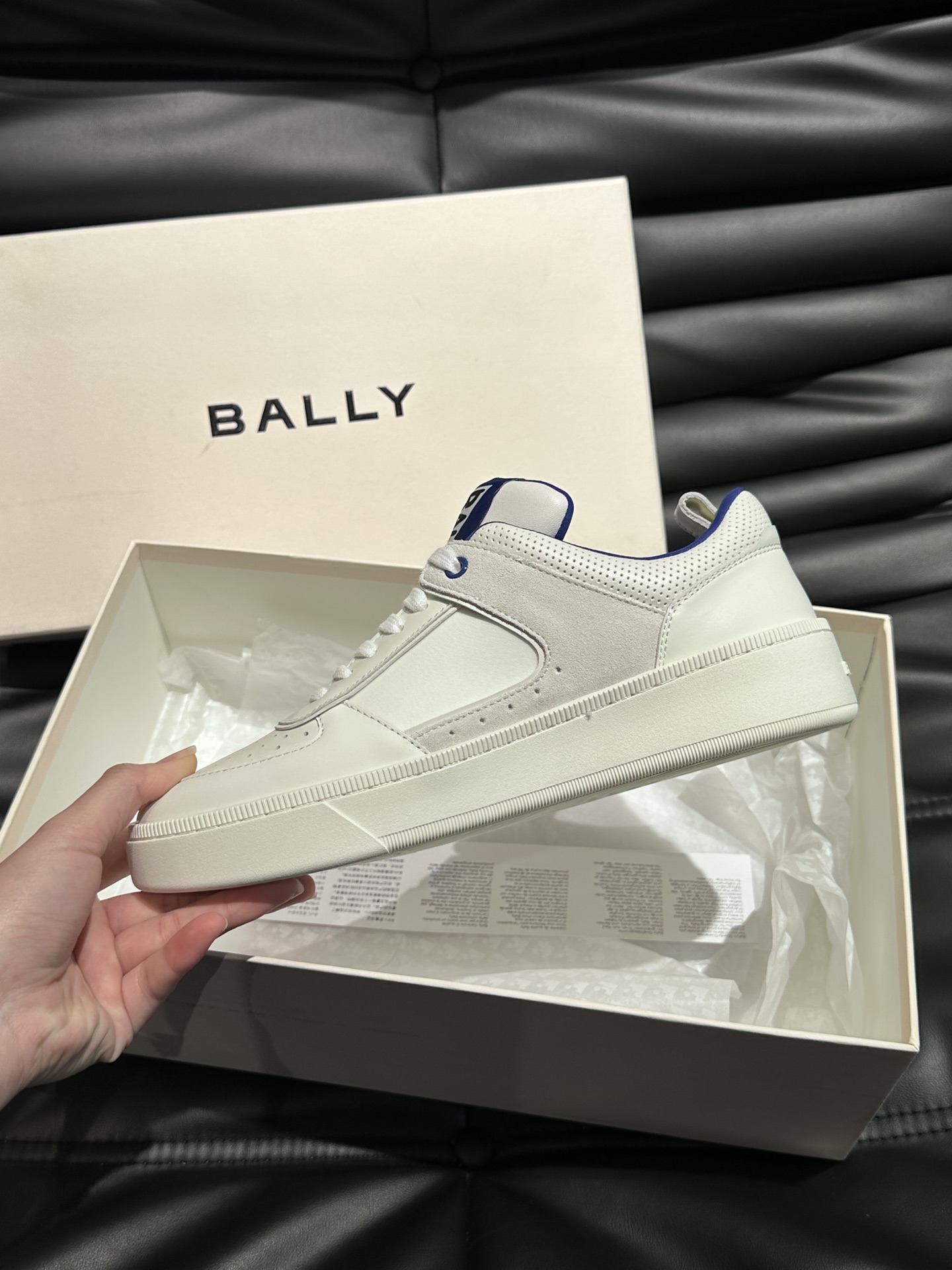 Bally/巴利低帮休闲鞋采用小牛皮鞋面进口牛皮内里皮质质感细腻光滑有光泽上脚非常轻便舒适Size38-