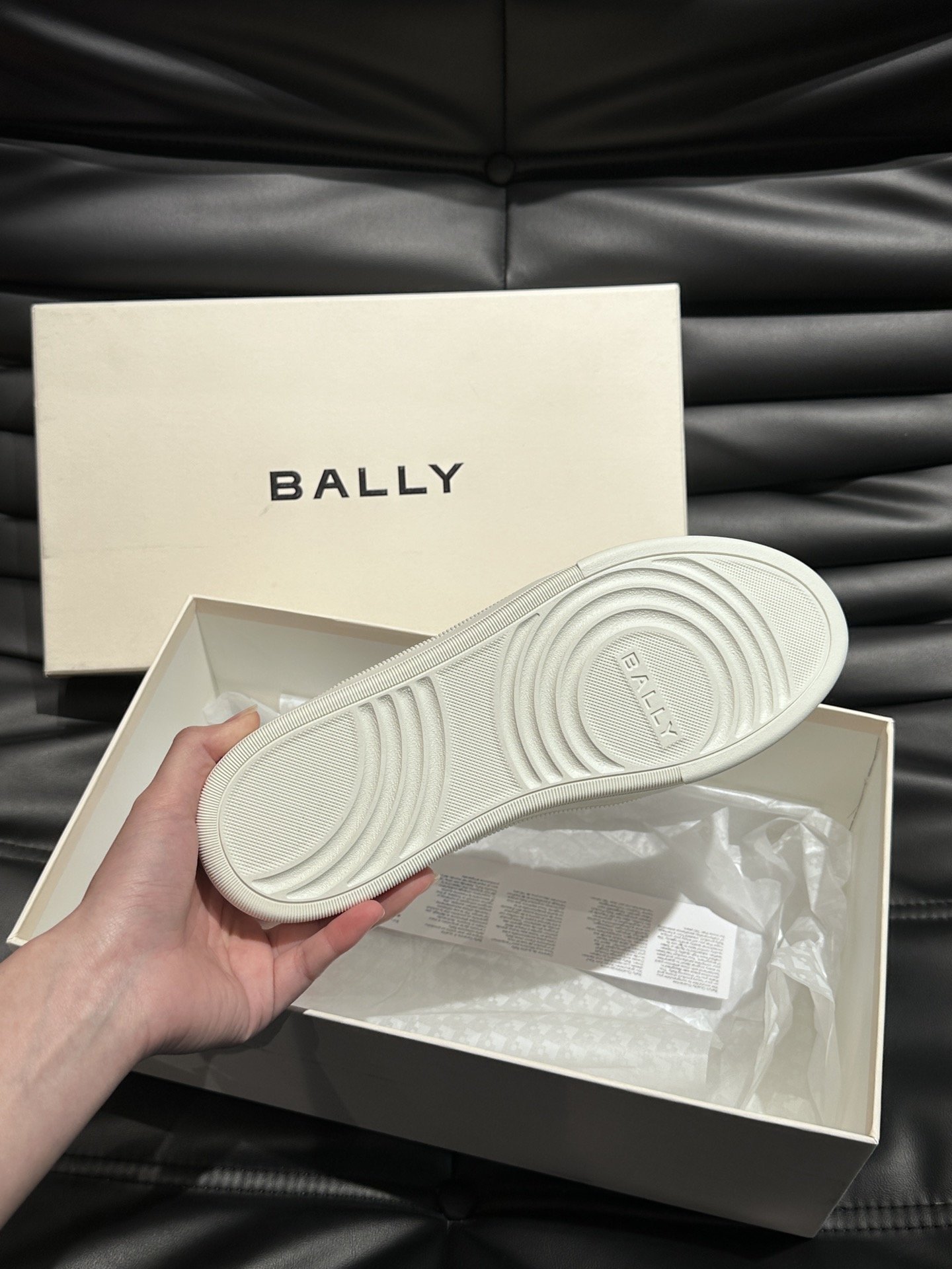 Bally/巴利低帮休闲鞋采用小牛皮鞋面进口牛皮内里皮质质感细腻光滑有光泽上脚非常轻便舒适Size38-