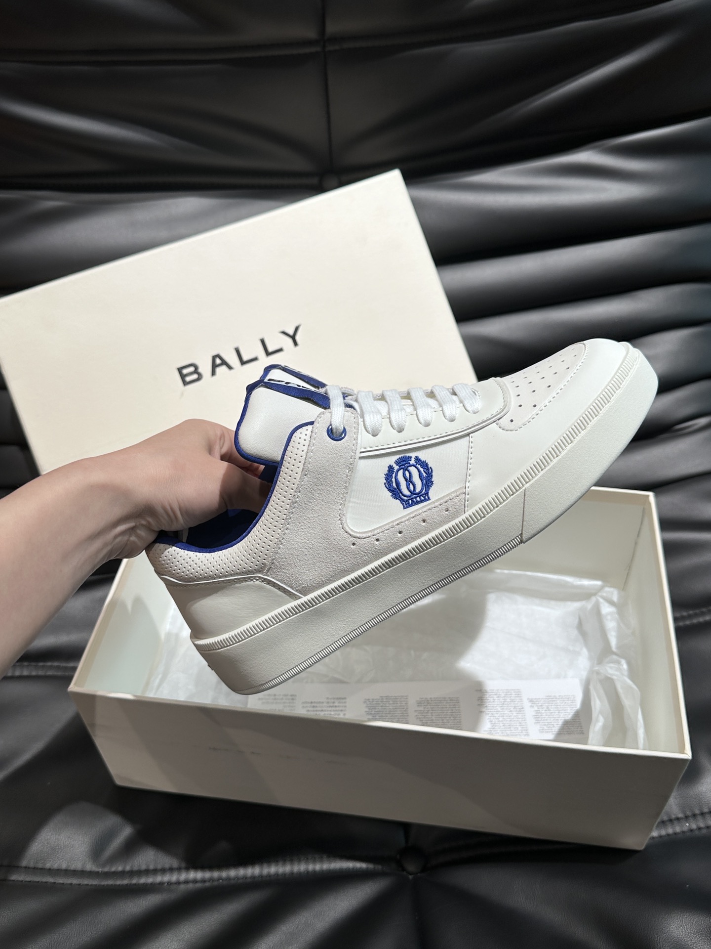 Bally/巴利低帮休闲鞋采用小牛皮鞋面进口牛皮内里皮质质感细腻光滑有光泽上脚非常轻便舒适Size38-