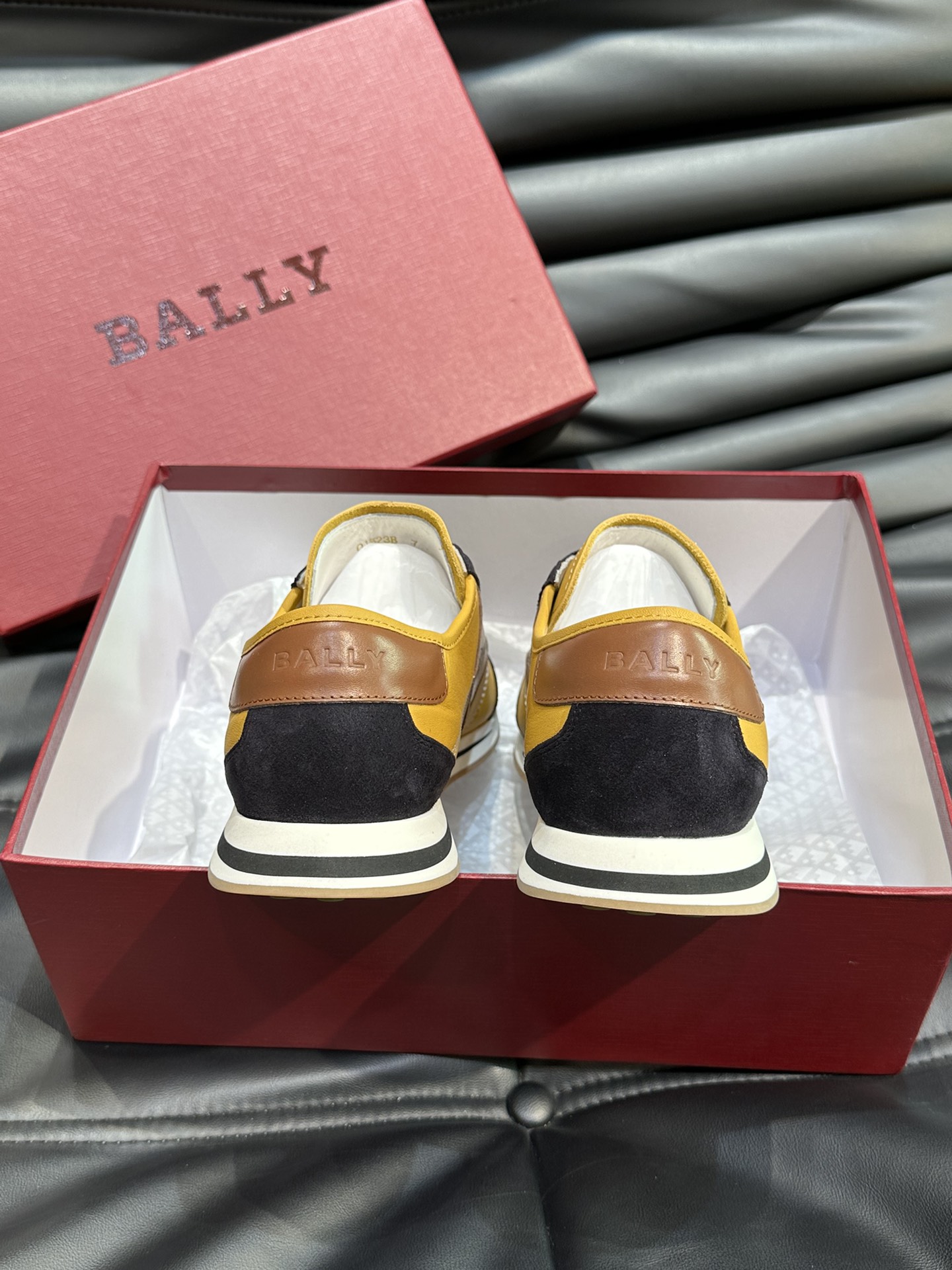 BALLY/巴利男士皮革休闲运动鞋头层小牛皮鞋面拼色设计简约时尚风格搭配经典Bally元素点缀细节鞋身撞