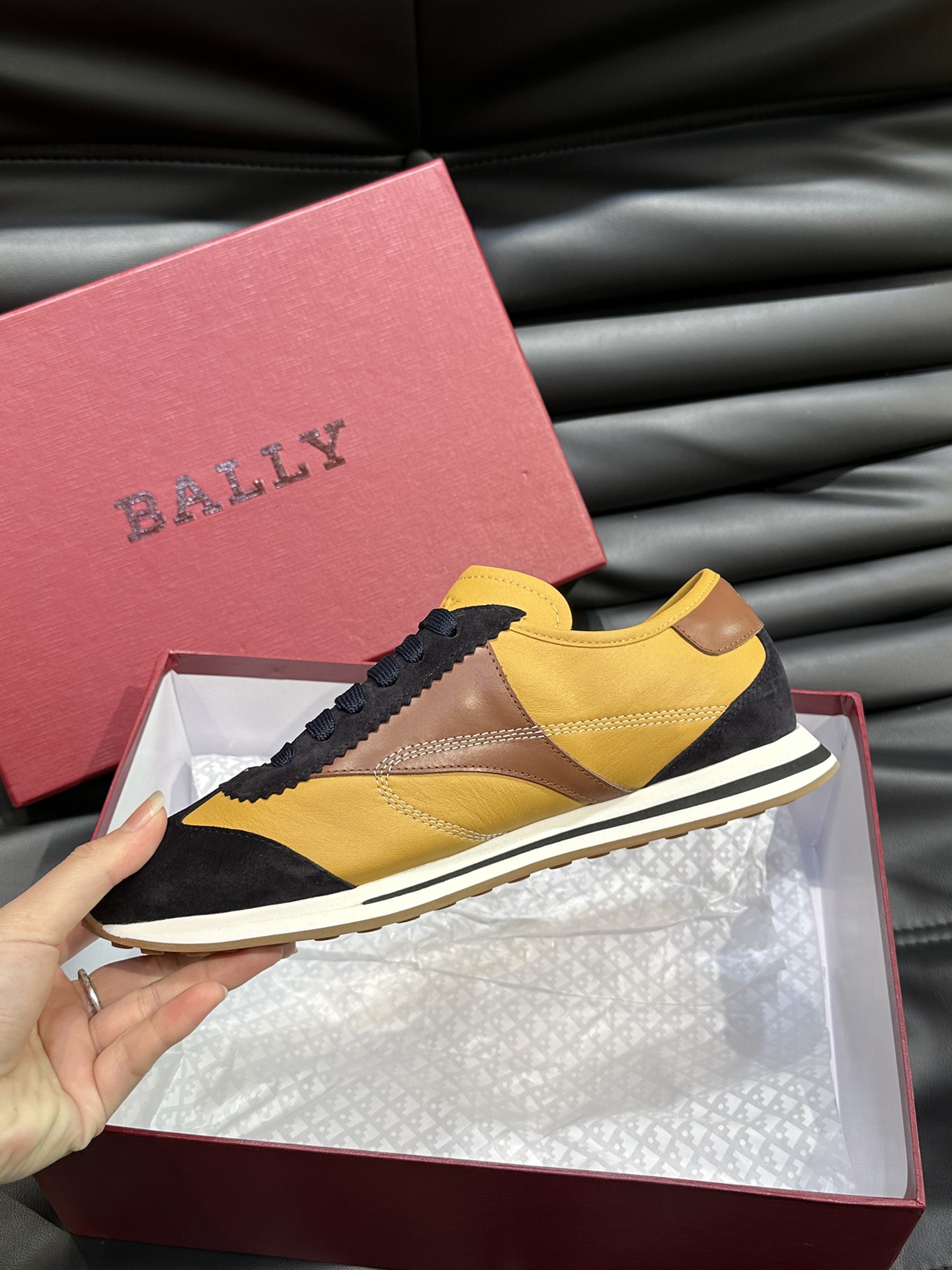 BALLY/巴利男士皮革休闲运动鞋头层小牛皮鞋面拼色设计简约时尚风格搭配经典Bally元素点缀细节鞋身撞