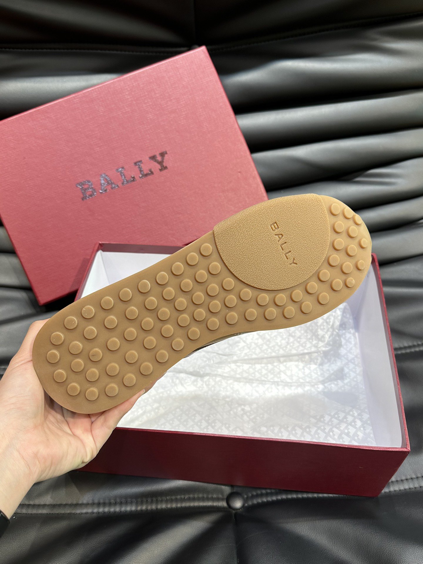 BALLY/巴利男士皮革休闲运动鞋头层小牛皮鞋面拼色设计简约时尚风格搭配经典Bally元素点缀细节鞋身撞