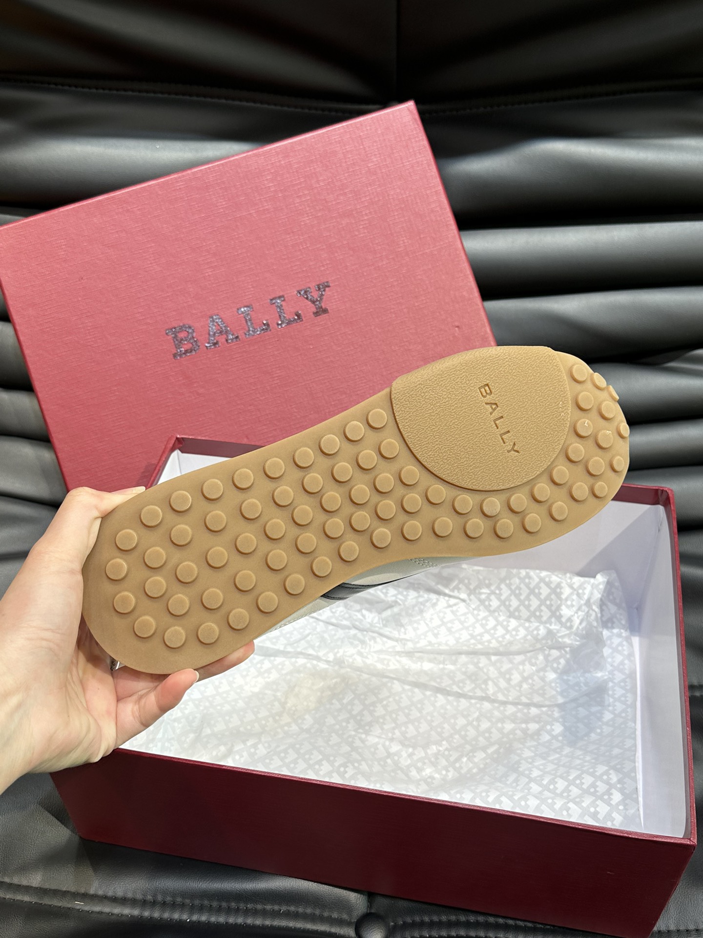 BALLY/巴利男士皮革休闲运动鞋头层小牛皮鞋面拼色设计简约时尚风格搭配经典Bally元素点缀细节鞋身撞