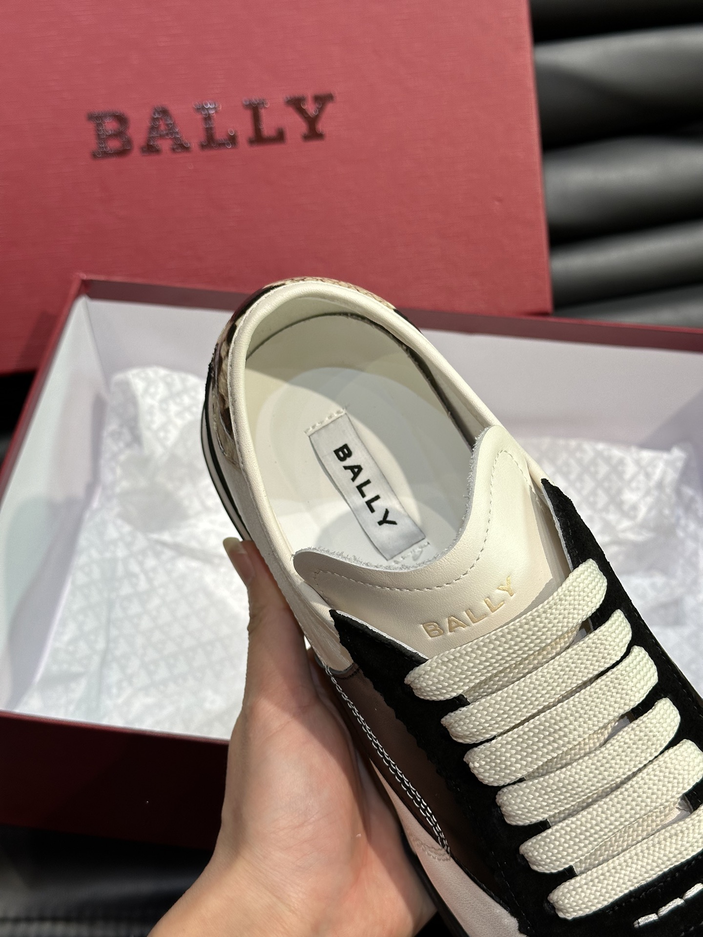 BALLY/巴利男士皮革休闲运动鞋头层小牛皮鞋面拼色设计简约时尚风格搭配经典Bally元素点缀细节鞋身撞