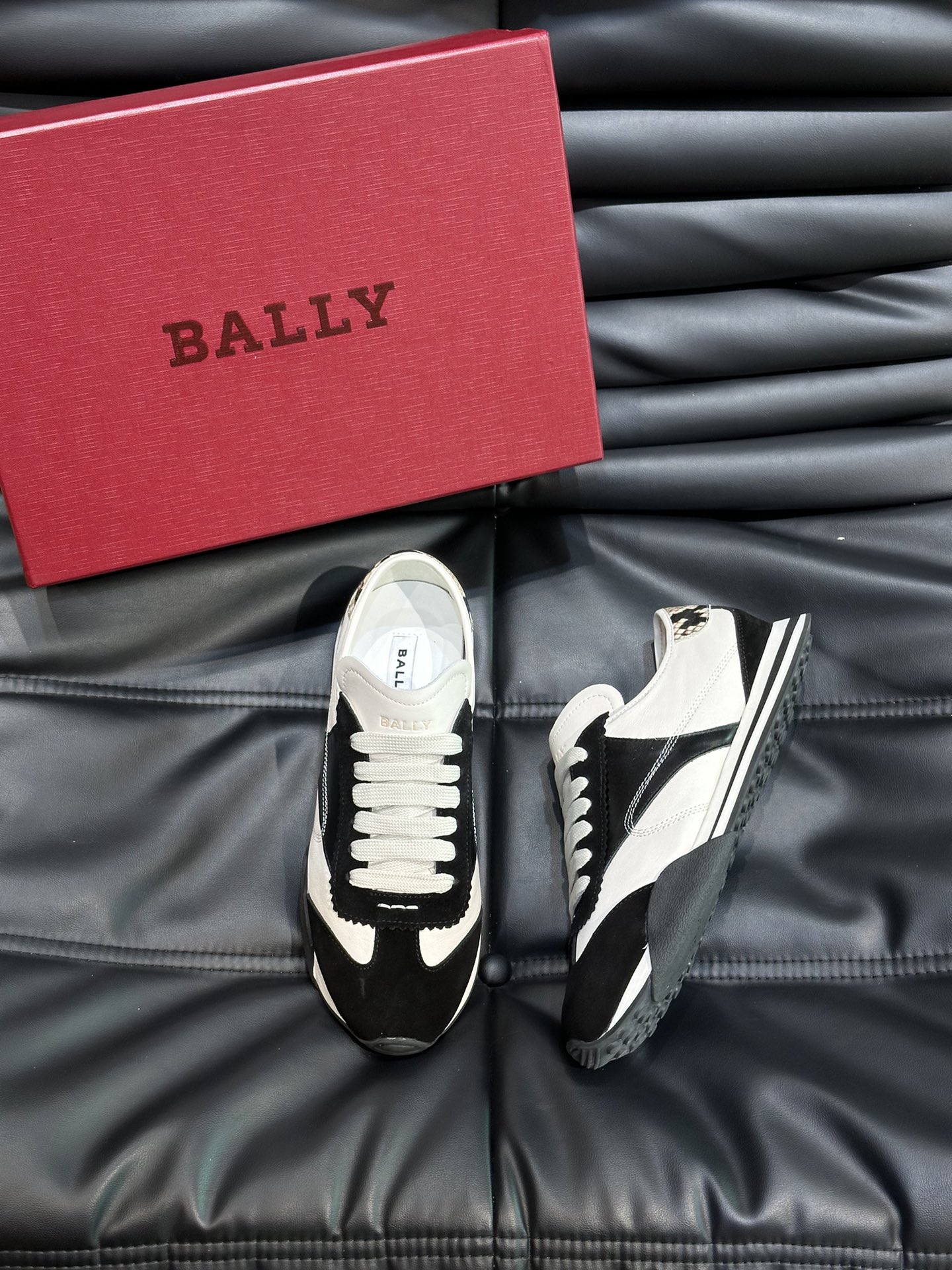 BALLY/巴利男士皮革休闲运动鞋头层小牛皮鞋面拼色设计简约时尚风格搭配经典Bally元素点缀细节鞋身撞