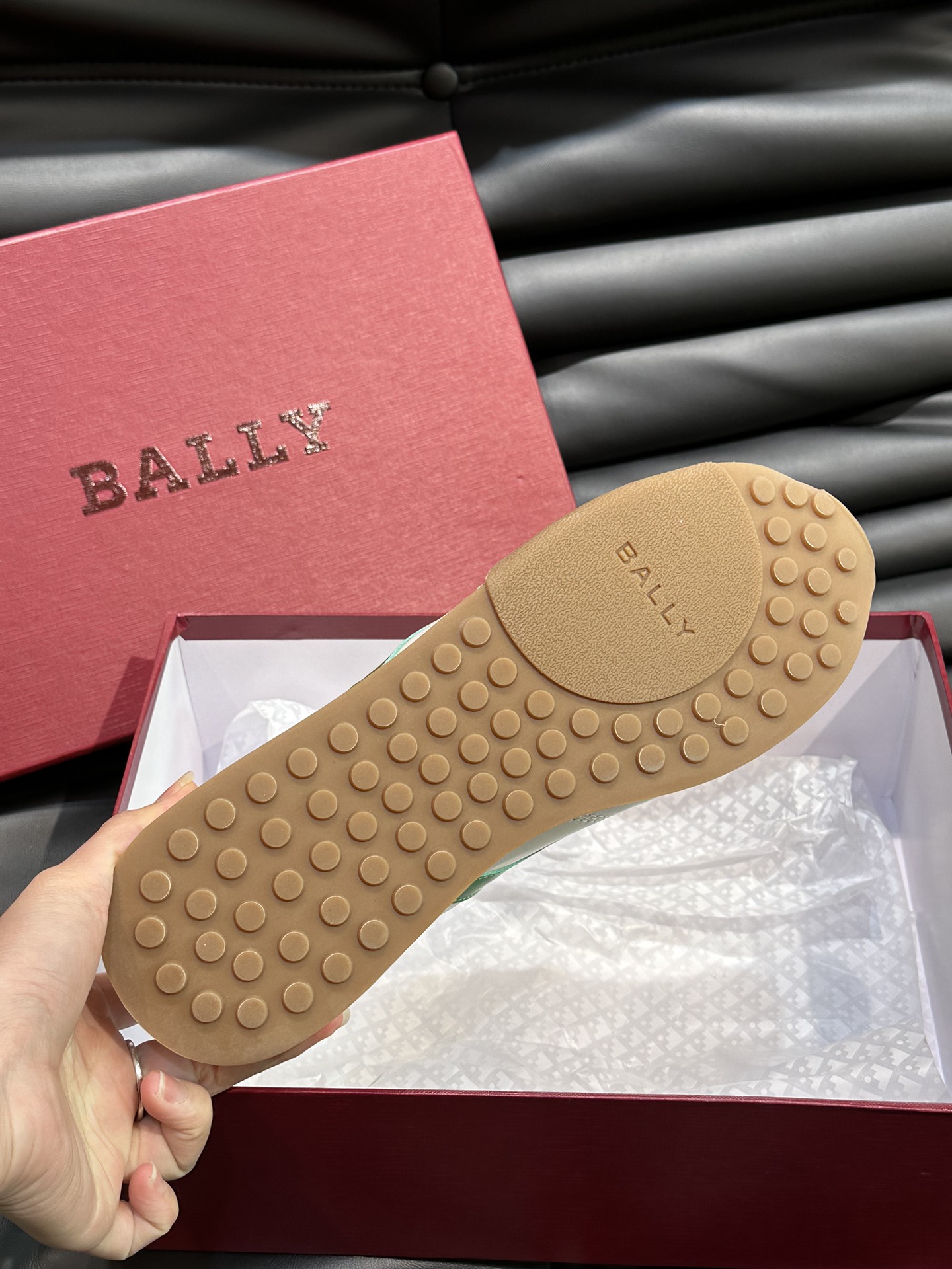 BALLY/巴利男士皮革休闲运动鞋头层小牛皮鞋面拼色设计简约时尚风格搭配经典Bally元素点缀细节鞋身撞