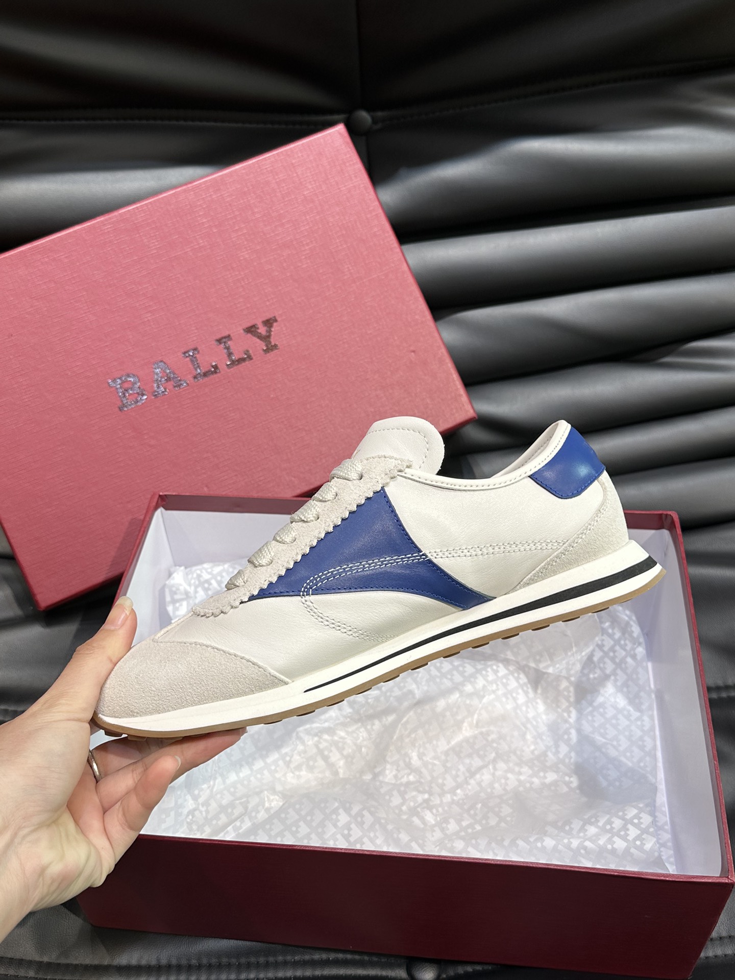 BALLY/巴利男士皮革休闲运动鞋头层小牛皮鞋面拼色设计简约时尚风格搭配经典Bally元素点缀细节鞋身撞