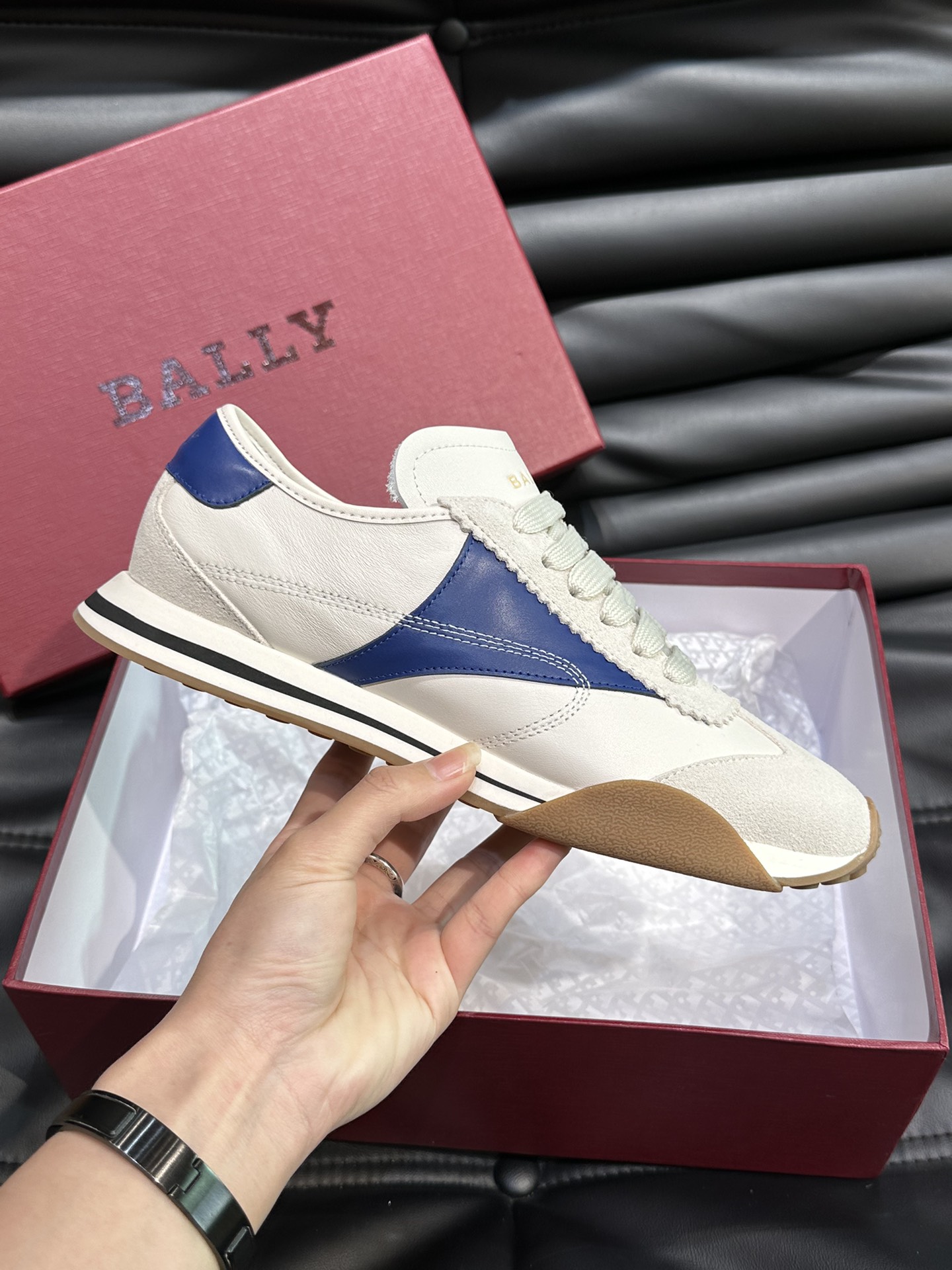 BALLY/巴利男士皮革休闲运动鞋头层小牛皮鞋面拼色设计简约时尚风格搭配经典Bally元素点缀细节鞋身撞