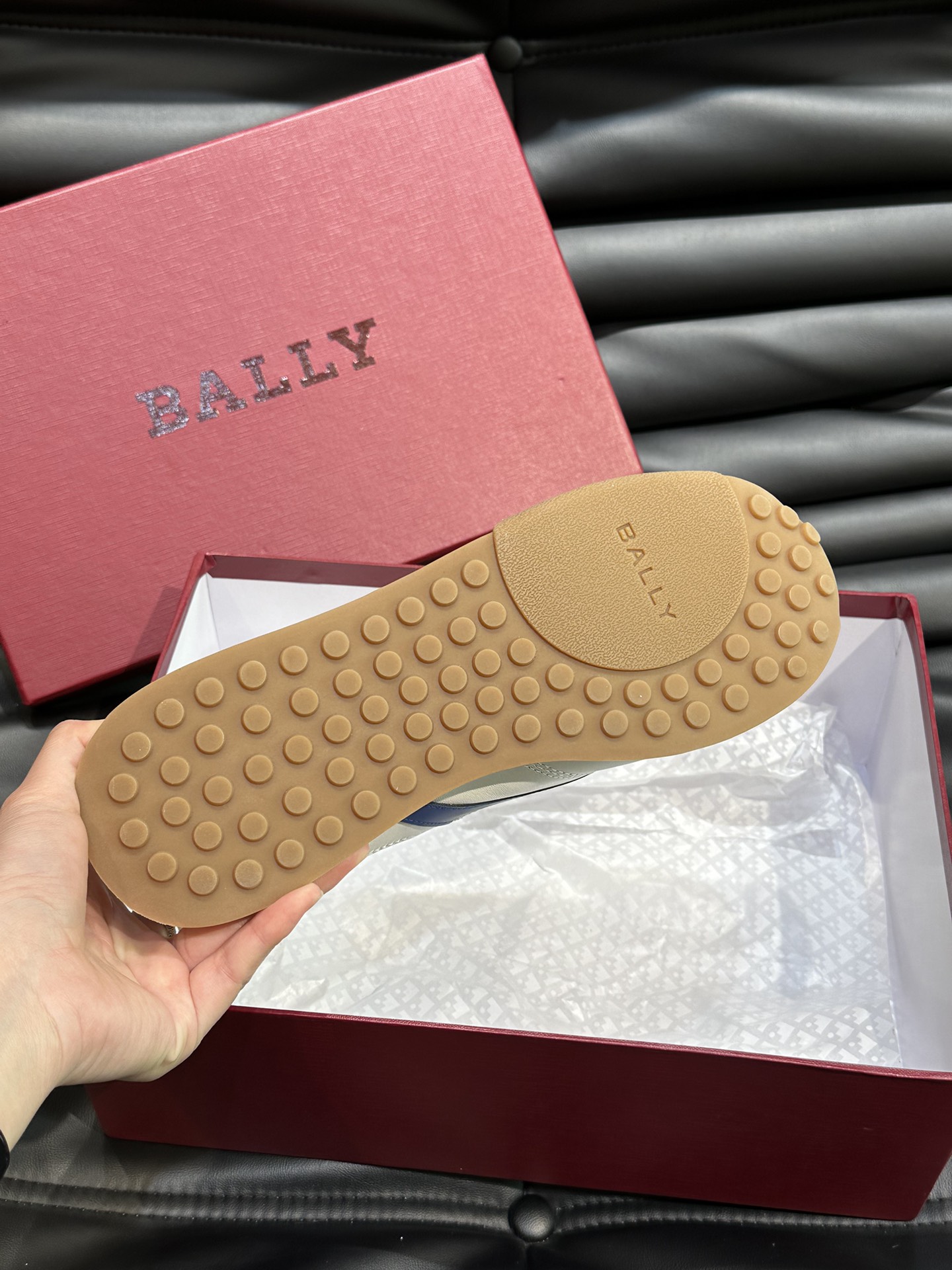 BALLY/巴利男士皮革休闲运动鞋头层小牛皮鞋面拼色设计简约时尚风格搭配经典Bally元素点缀细节鞋身撞