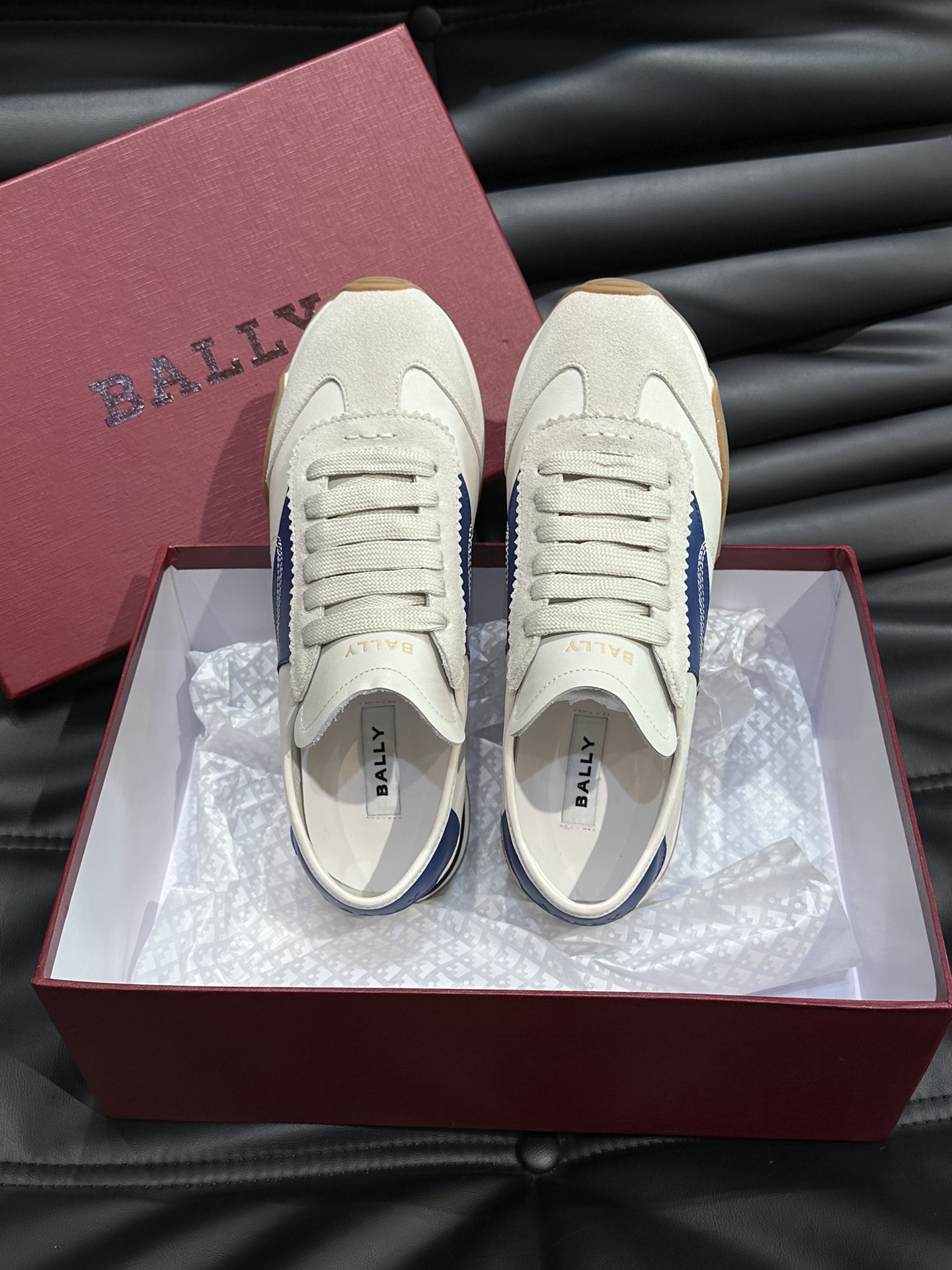 BALLY/巴利男士皮革休闲运动鞋头层小牛皮鞋面拼色设计简约时尚风格搭配经典Bally元素点缀细节鞋身撞