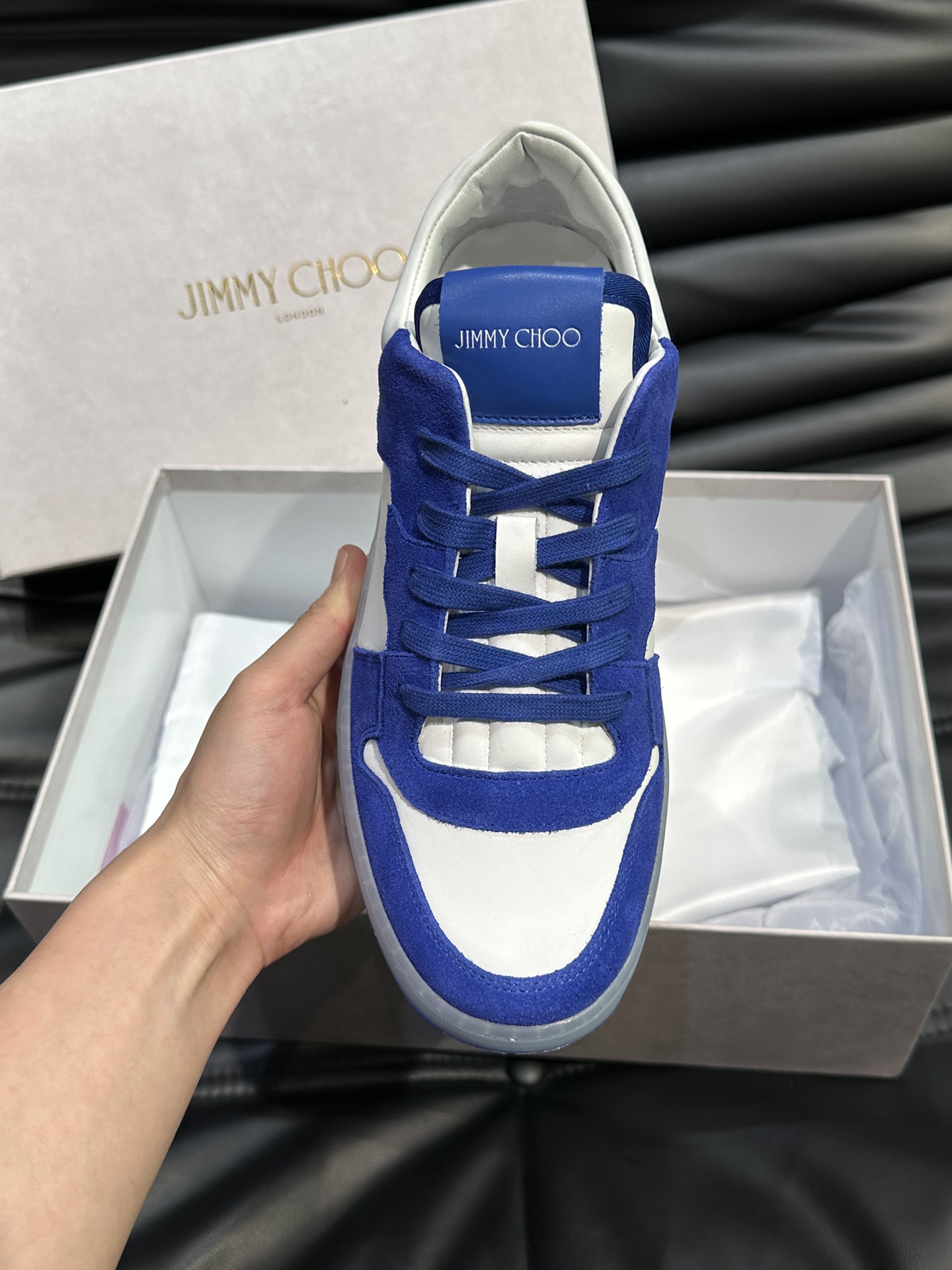 JIMMYCHOO新款高端男士DIAMONDLIGHT系列时尚运动鞋重新演绎品牌复古风经典鞋型本款运动鞋