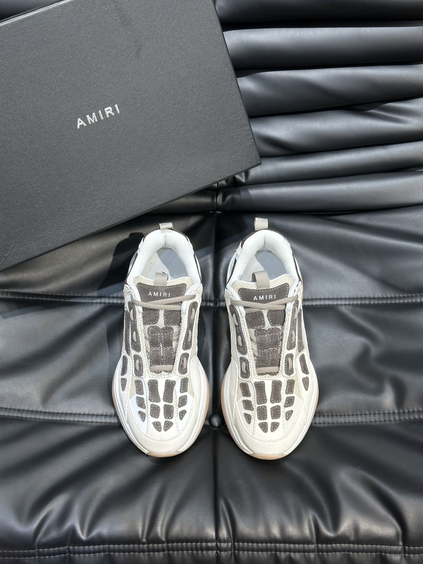 AMIRI骨骼鞋最新运动鞋原版开发采用麂皮以及牛皮加上高密度网布原TPU鞋底开模鞋面上的骨骼麂皮切割超级