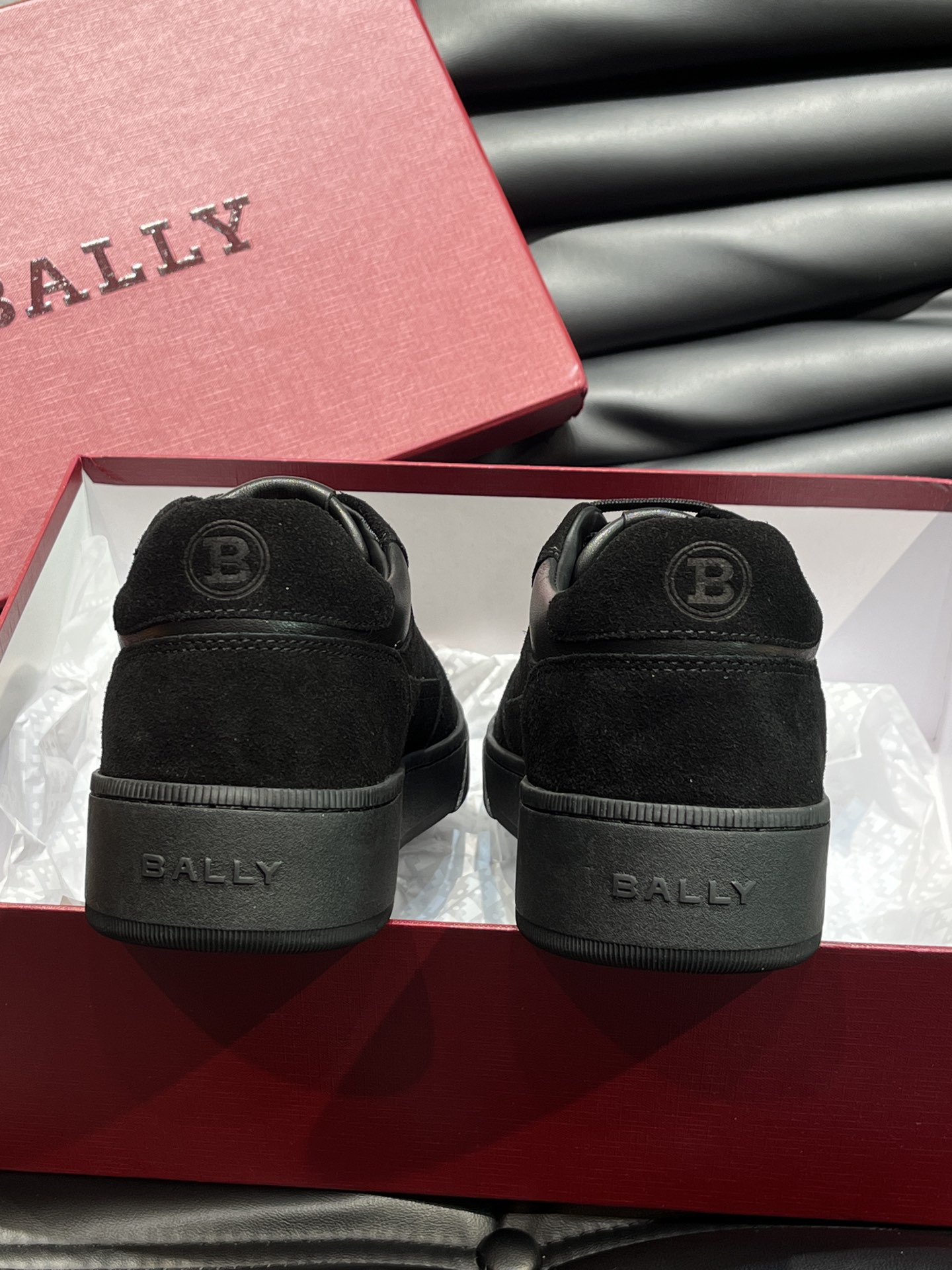 Bally/巴利低帮休闲鞋采用小牛皮鞋面进口牛皮内里皮质质感细腻光滑有光泽上脚非常轻便舒适Size39-