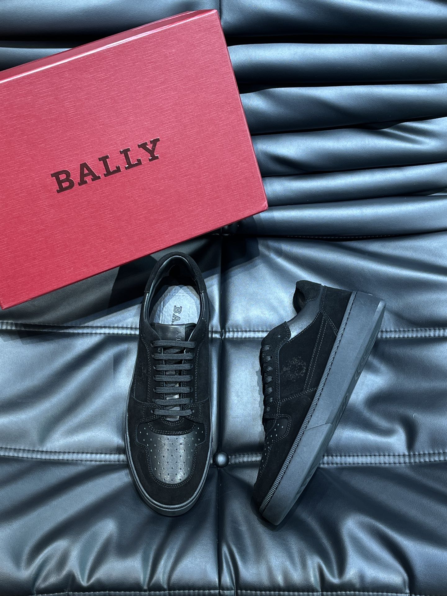 Bally/巴利低帮休闲鞋采用小牛皮鞋面进口牛皮内里皮质质感细腻光滑有光泽上脚非常轻便舒适Size39-