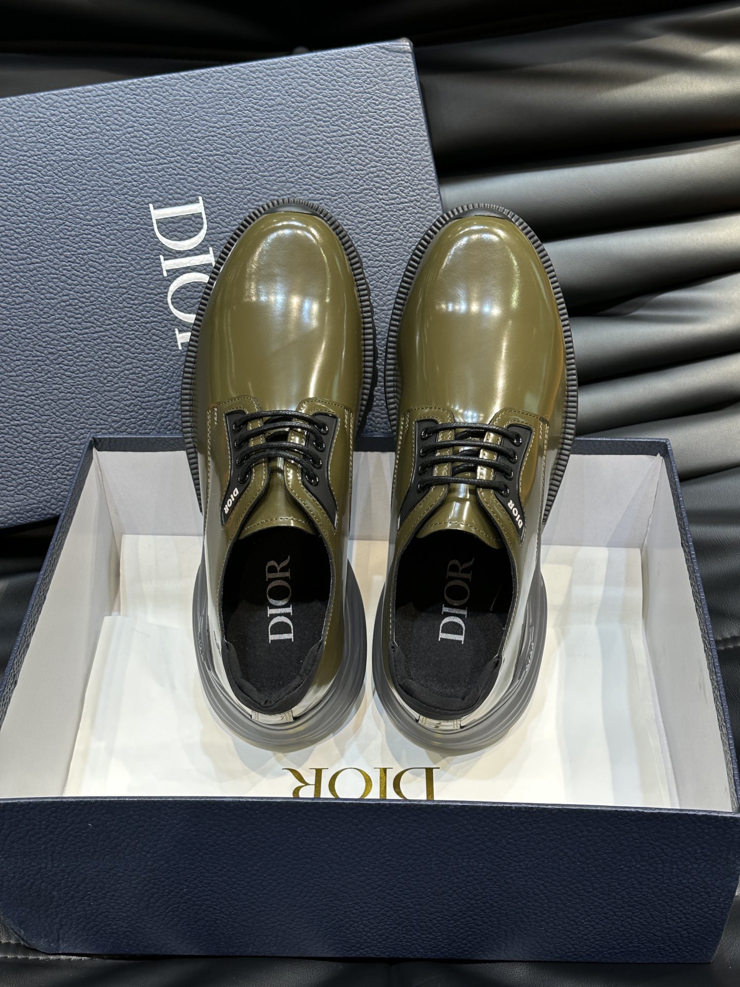 ️️DiorCombat德比鞋是二零二四春季男装系列新品呈现时尚设计与运动元素相结合的混搭风格采用进口开