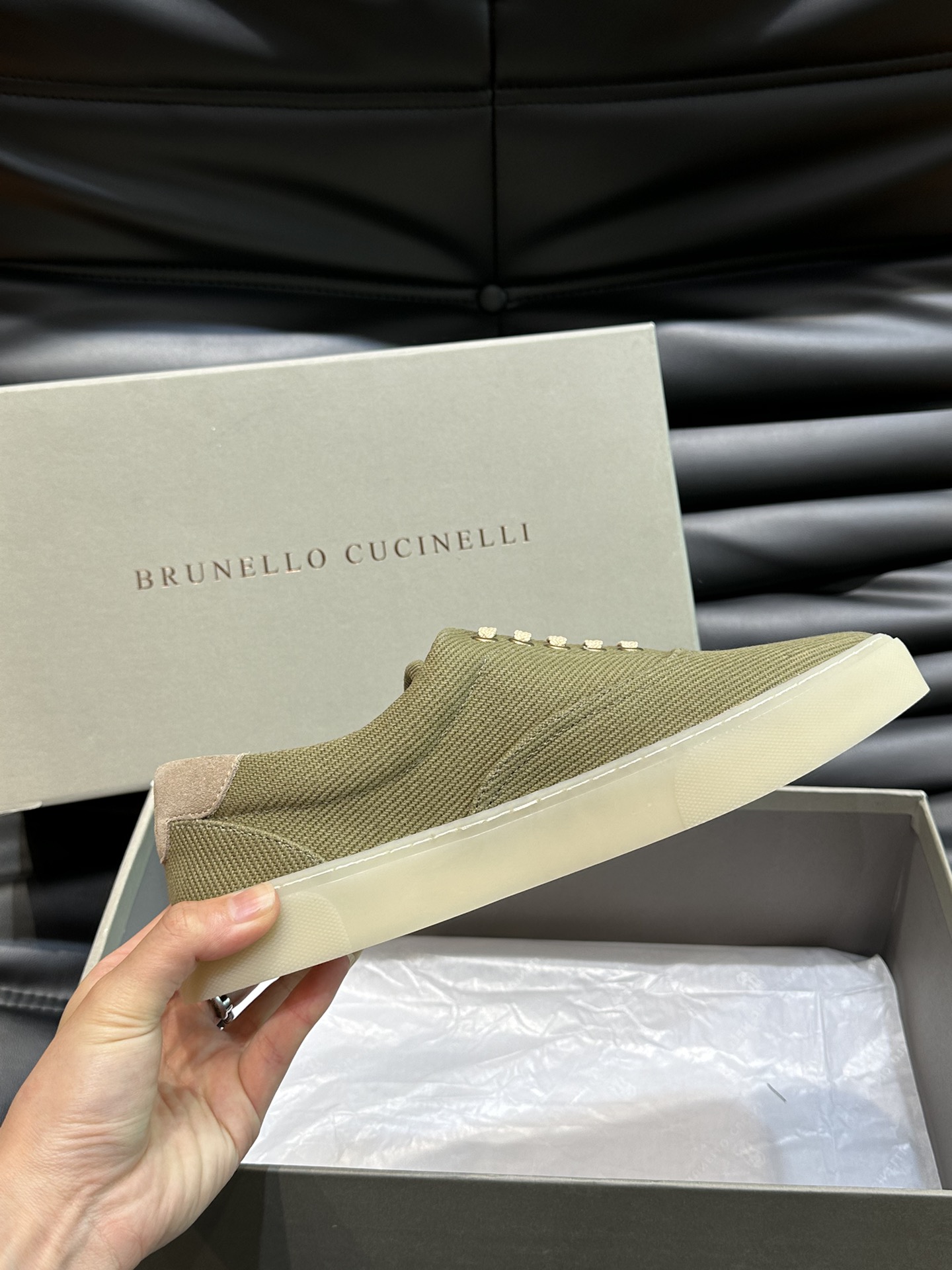 BRUNELLOCUCINELLI/BC新款男士棉质马裤呢胶底鞋休闲鞋这款本季精美色彩的马裤呢胶底鞋以柔