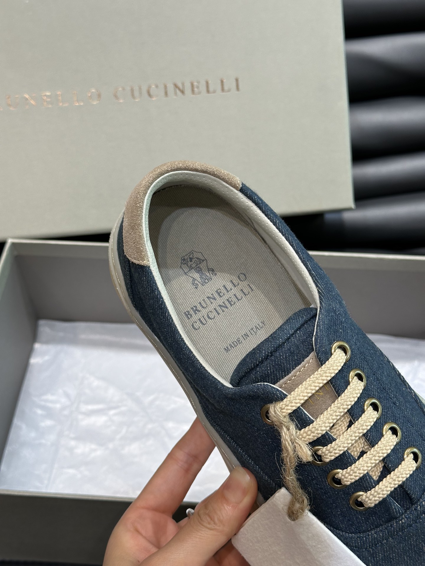 BRUNELLOCUCINELLI/BC新款男士棉质马裤呢胶底鞋休闲鞋这款本季精美色彩的马裤呢胶底鞋以柔