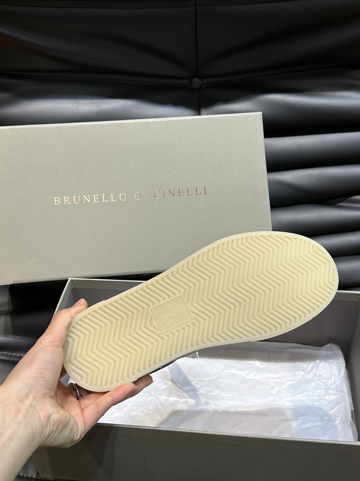 BRUNELLOCUCINELLI/BC新款男士棉质马裤呢胶底鞋休闲鞋这款本季精美色彩的马裤呢胶底鞋以柔