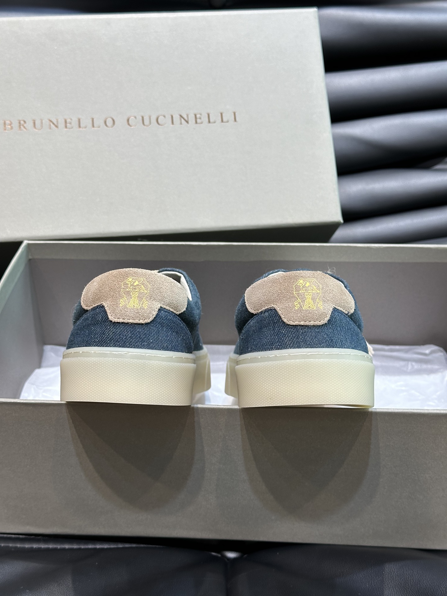 BRUNELLOCUCINELLI/BC新款男士棉质马裤呢胶底鞋休闲鞋这款本季精美色彩的马裤呢胶底鞋以柔