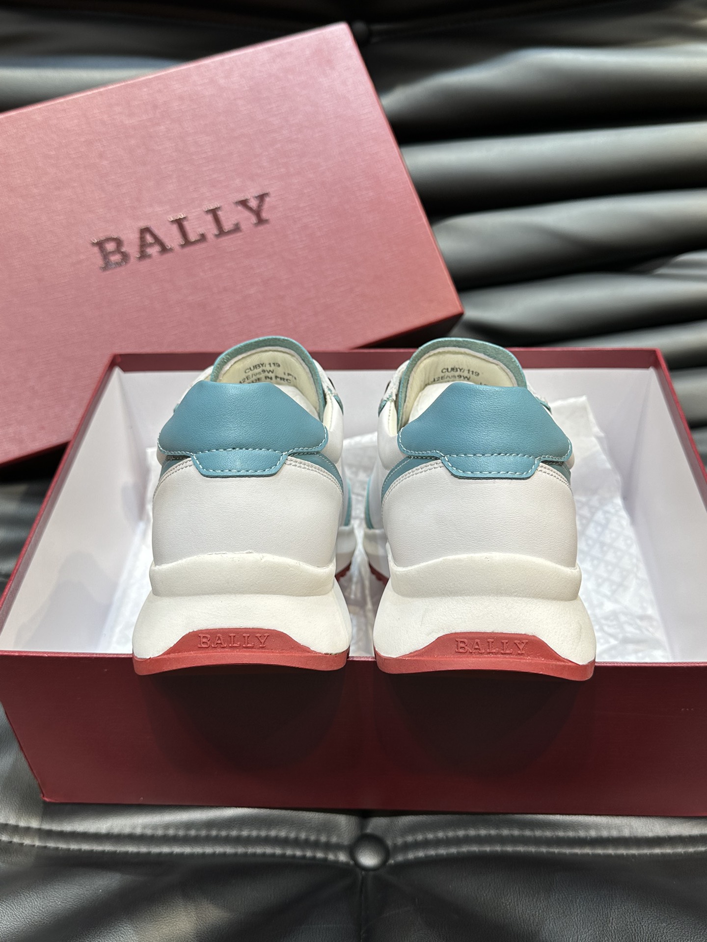 Bally/巴利低帮休闲鞋采用头层牛皮鞋面进口牛皮内里皮质质感细腻光滑有光泽上脚非常轻便舒适Size39