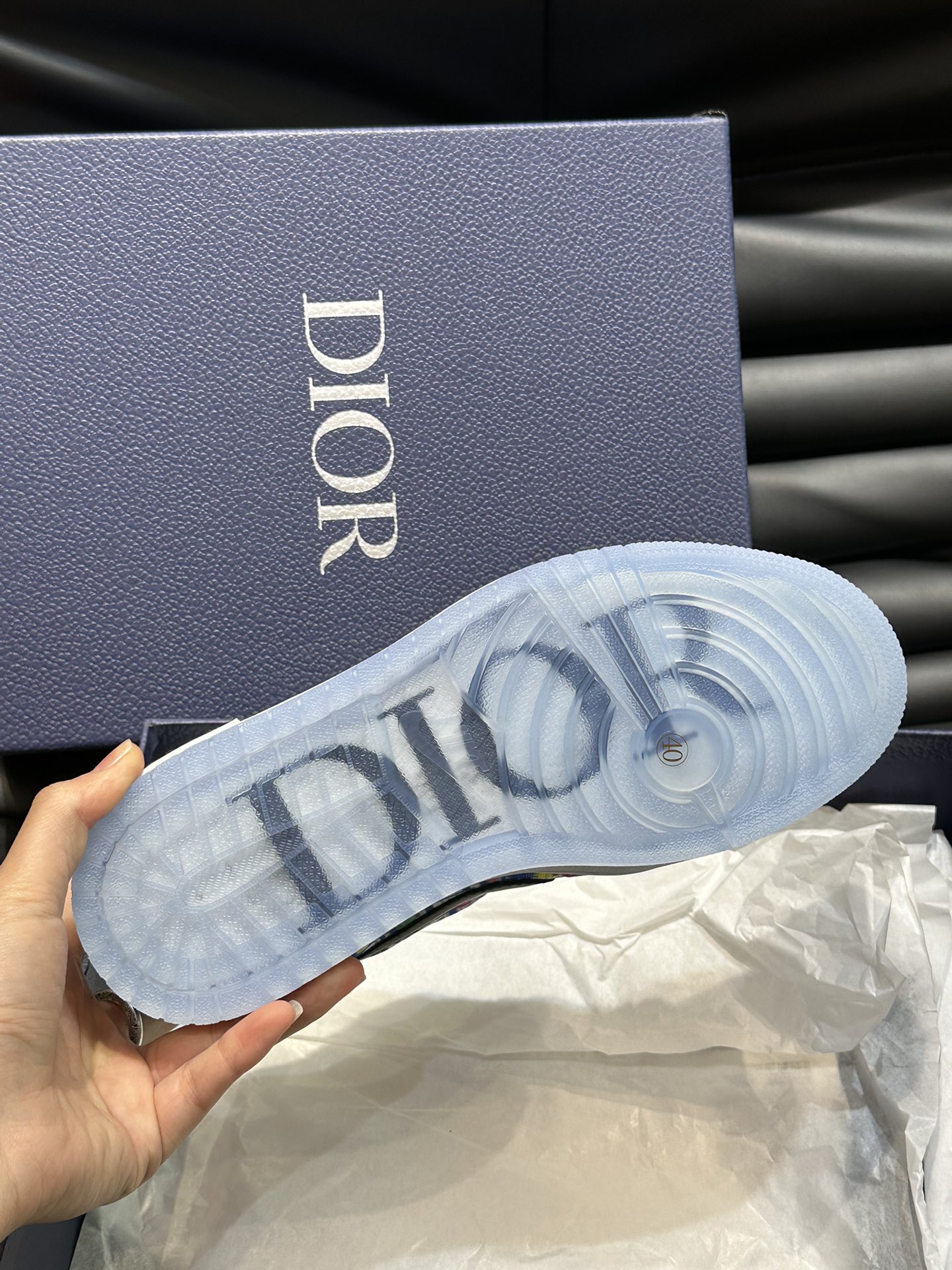 ️️Dio*Xnike联名低帮休闲运动鞋采用进口老花帆布拼接头层牛皮材质精心制作侧身联名印花logo装饰