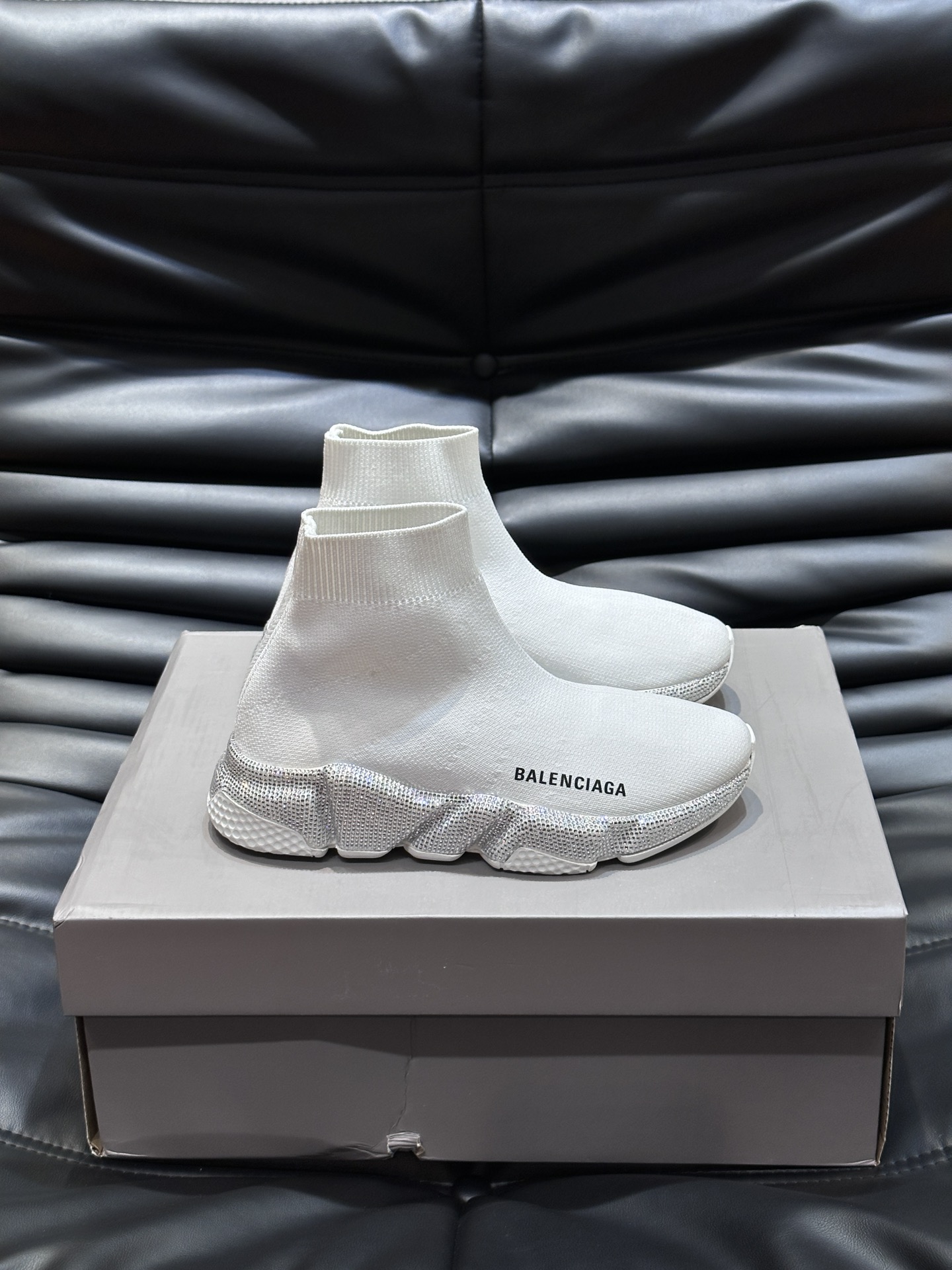 Balenciaga情侣款巴黎世家最新顶级版本烫钻大底袜子鞋全系列鞋面原版显瘦弹力袜手工滴胶工艺Logo