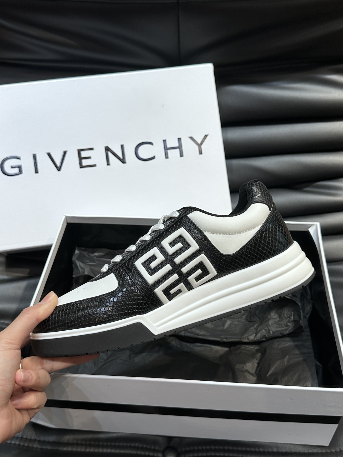 Givenchy Men's GIV 1 Low-Top Sneakers: Premium Leather, Breathable Design, Stylish 7 i1714975106 6059 6