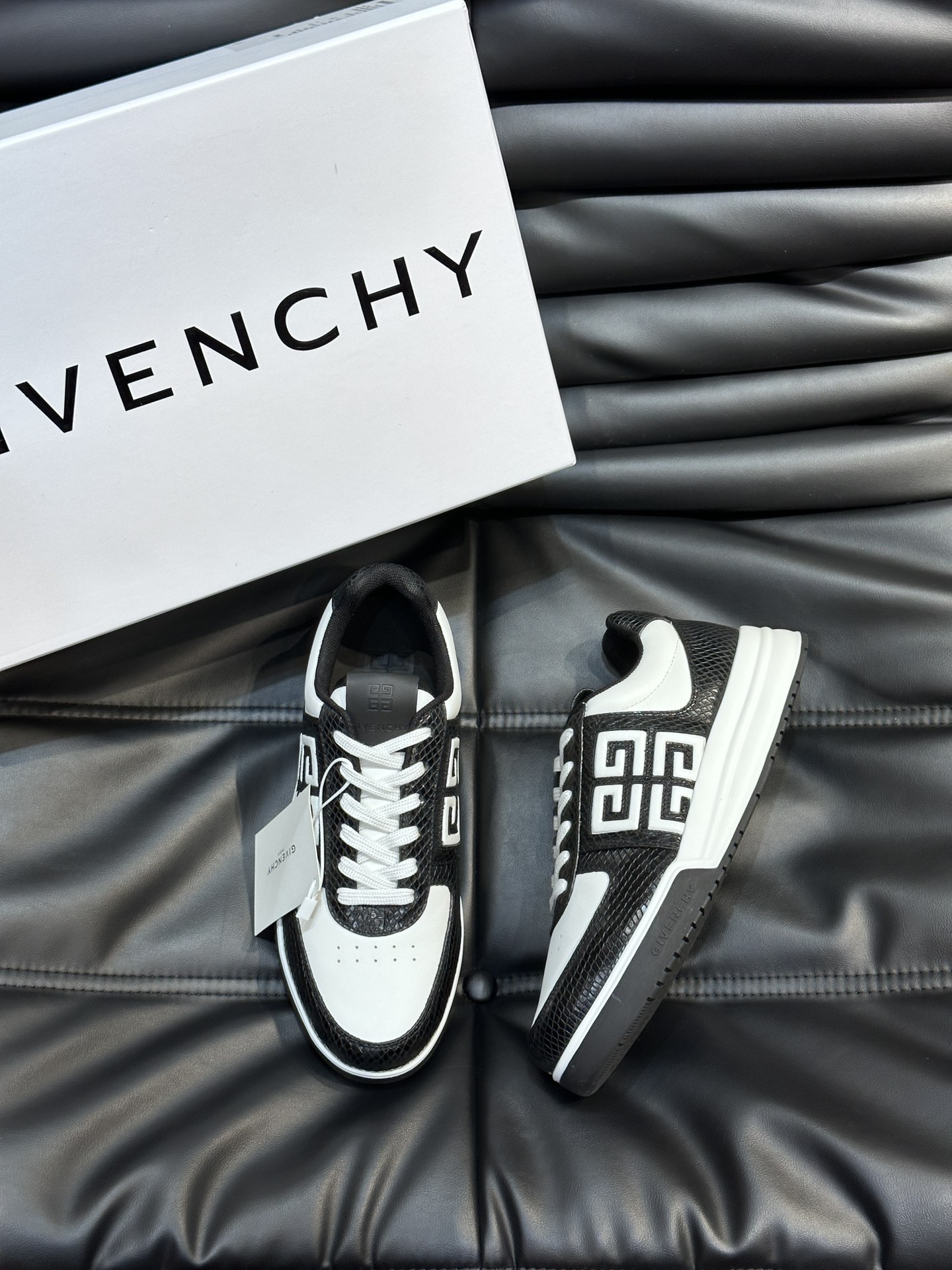 Givenchy Men's GIV 1 Low-Top Sneakers: Premium Leather, Breathable Design, Stylish 3 i1714975106 9805 1