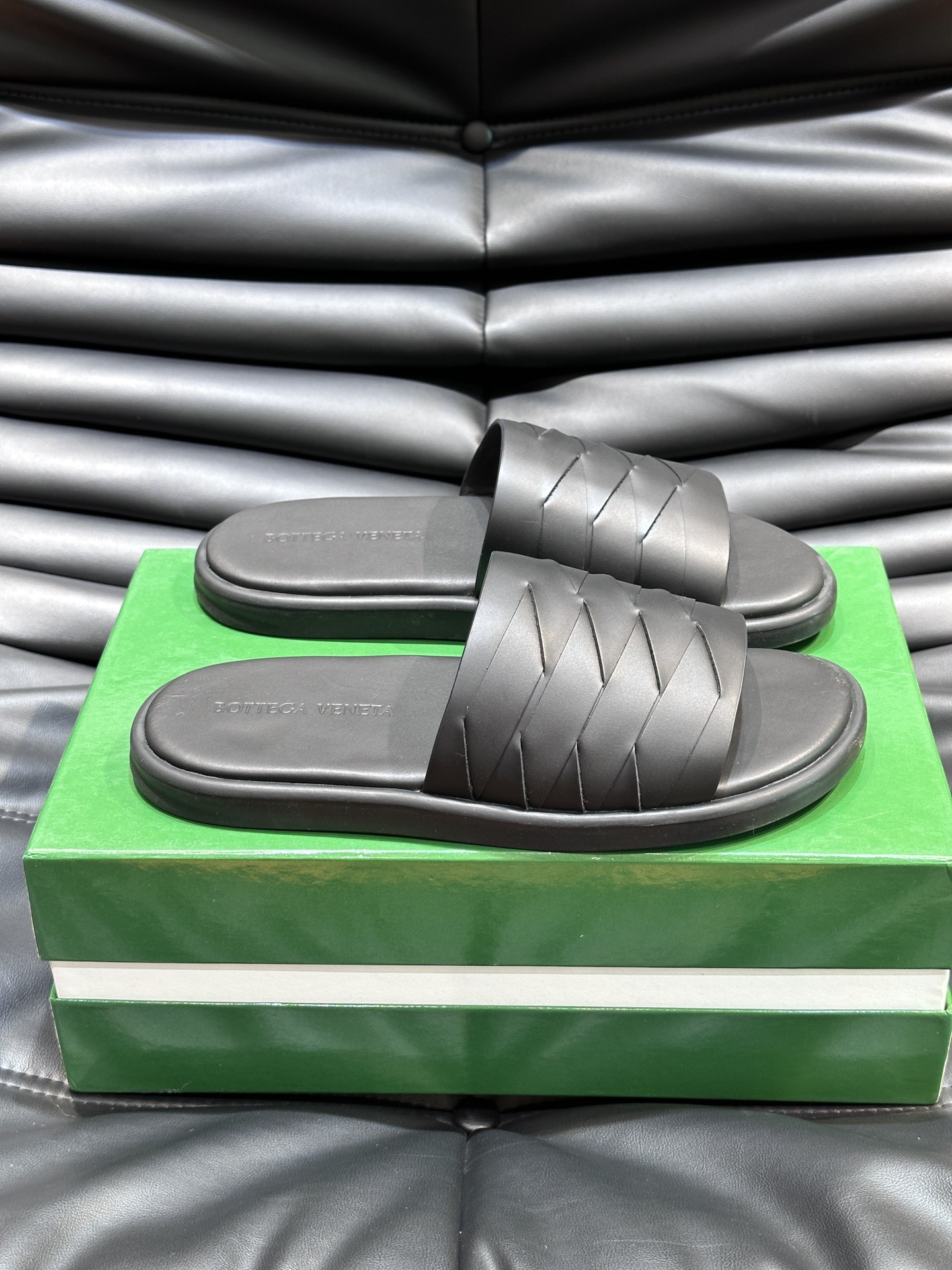 Bottega Veneta Men's Leather Woven Slide Sandals, Luxury Summer Footwear 5 i1715753479 5592 3