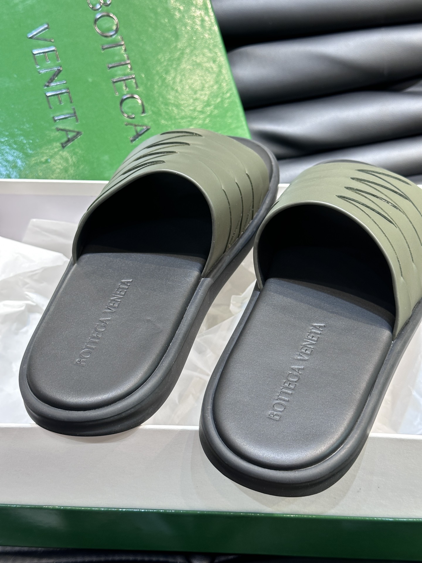 Bottega Veneta Men's Woven Leather Slide Sandals - Summer Essential 8 i1715753500 4246 3