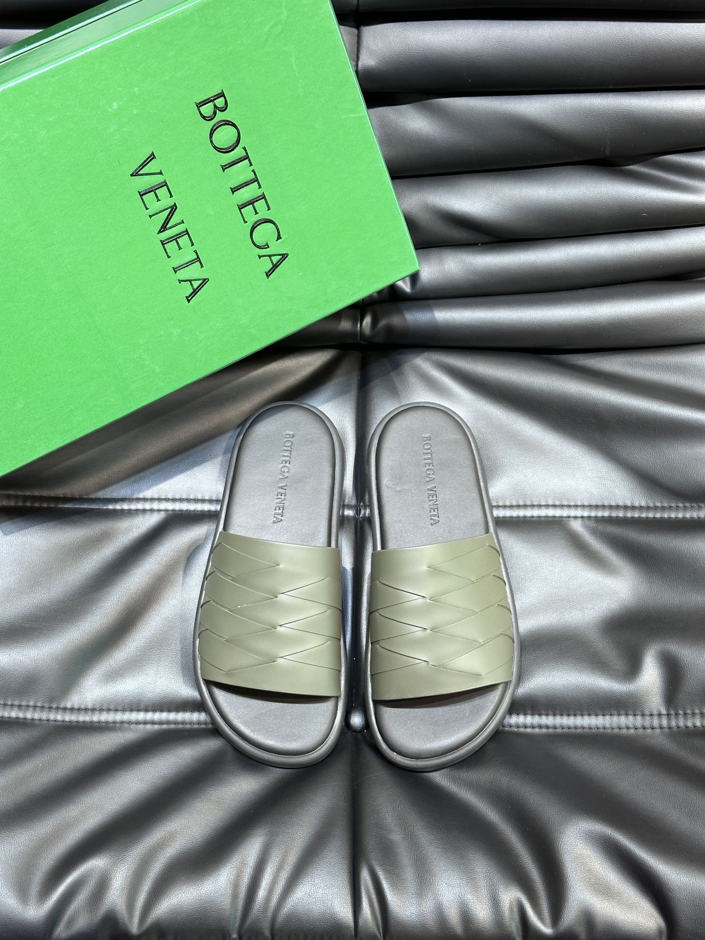 Bottega Veneta Men's Woven Leather Slide Sandals - Summer Essential 2 i1715753500 9813 0