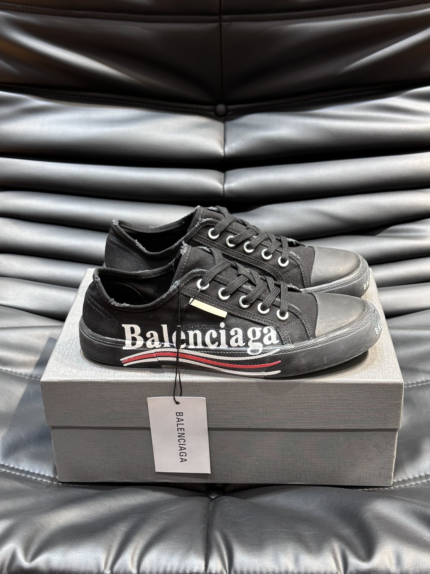 BALENCIAG*复古炮弹出击全新Paris低帮帆布鞋风格永续旧不过时！鞋面原版进口帆布面料鞋头的小鸭