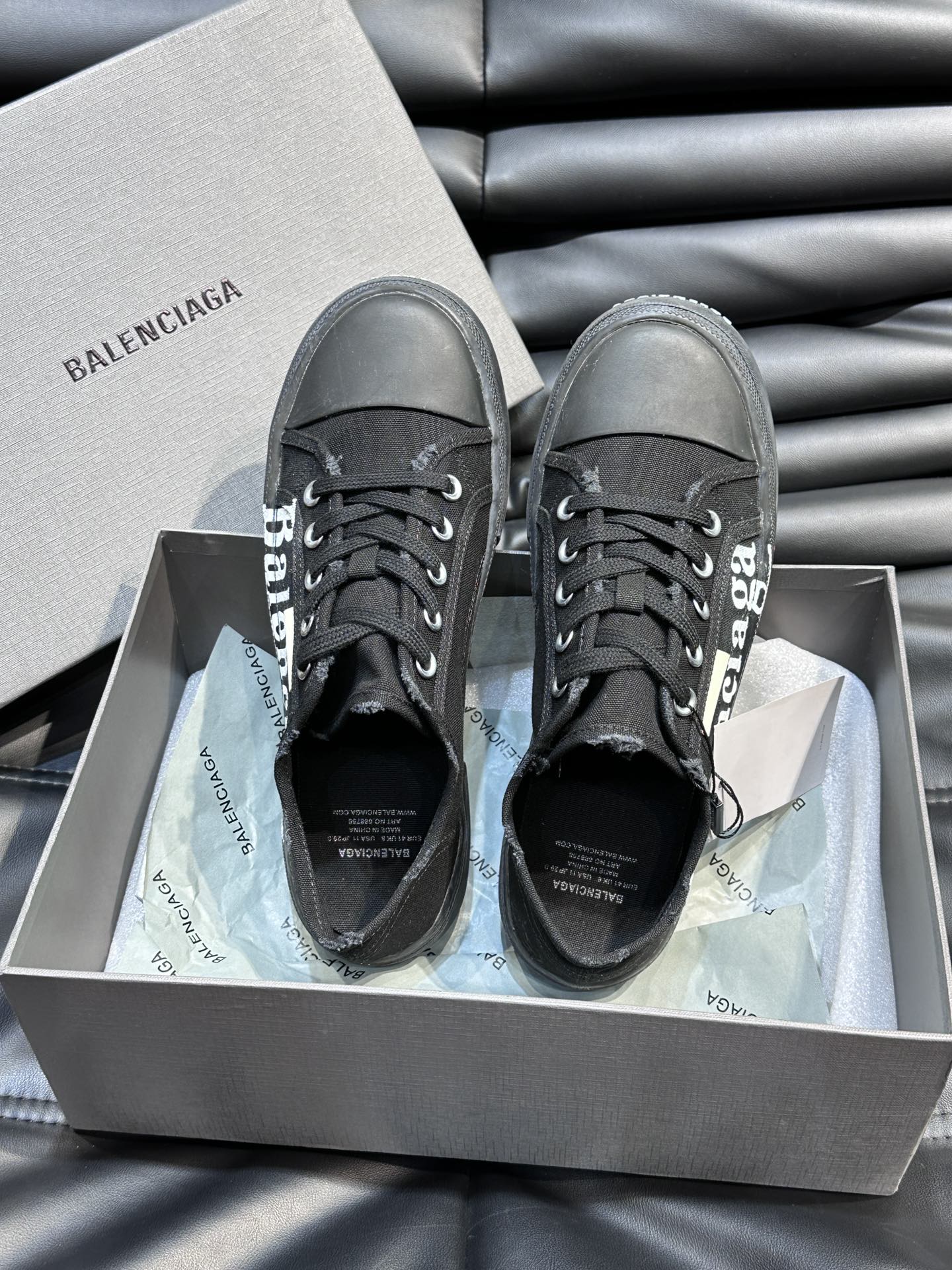 BALENCIAG*复古炮弹出击全新Paris低帮帆布鞋风格永续旧不过时！鞋面原版进口帆布面料鞋头的小鸭