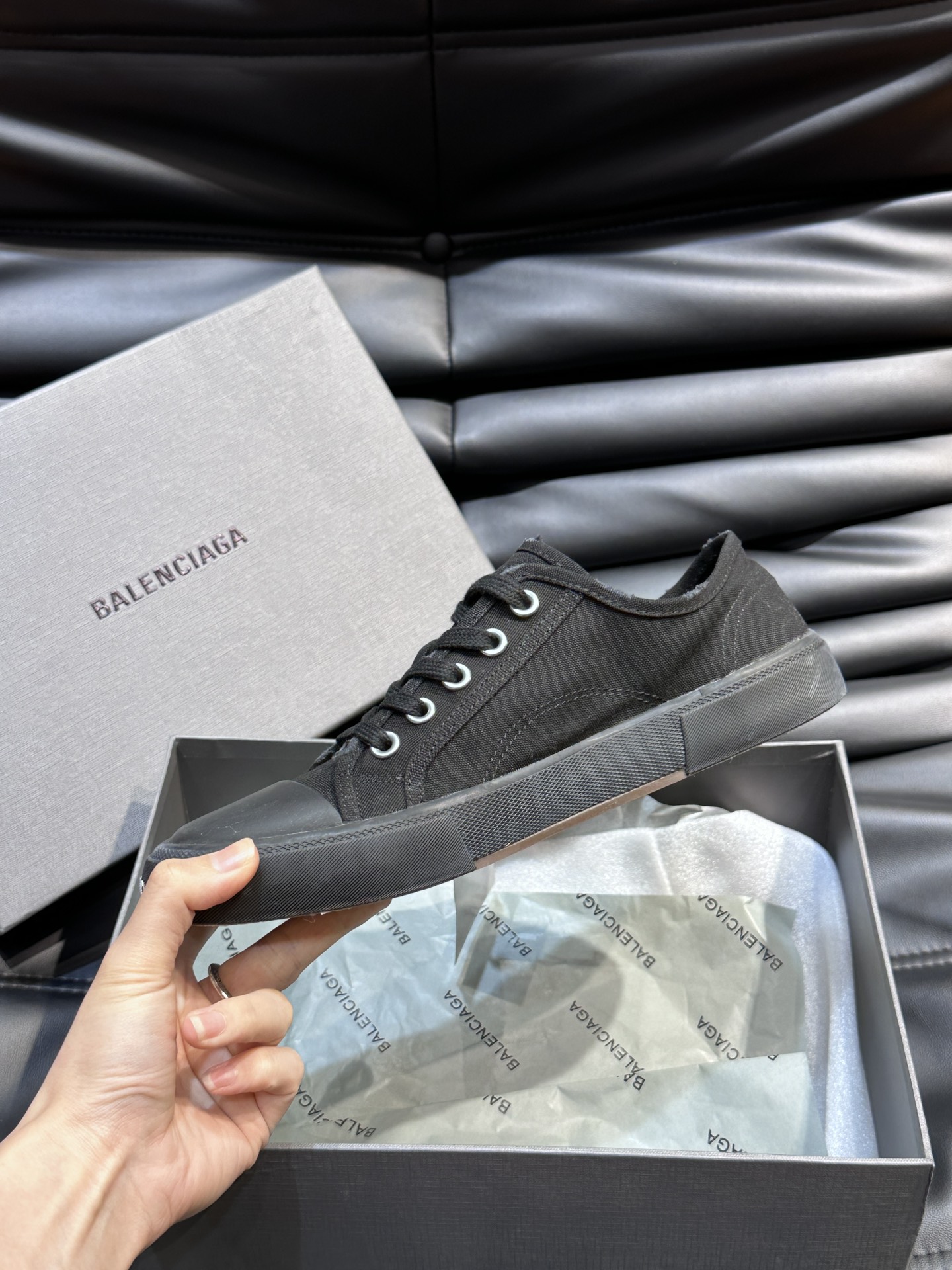 BALENCIAG*复古炮弹出击全新Paris低帮帆布鞋风格永续旧不过时！鞋面原版进口帆布面料鞋头的小鸭