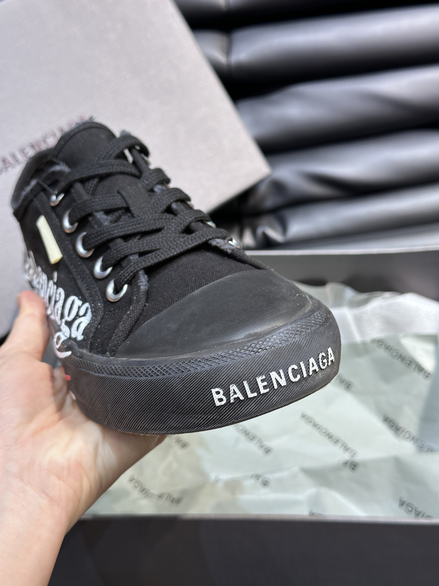 BALENCIAG*复古炮弹出击全新Paris低帮帆布鞋风格永续旧不过时！鞋面原版进口帆布面料鞋头的小鸭