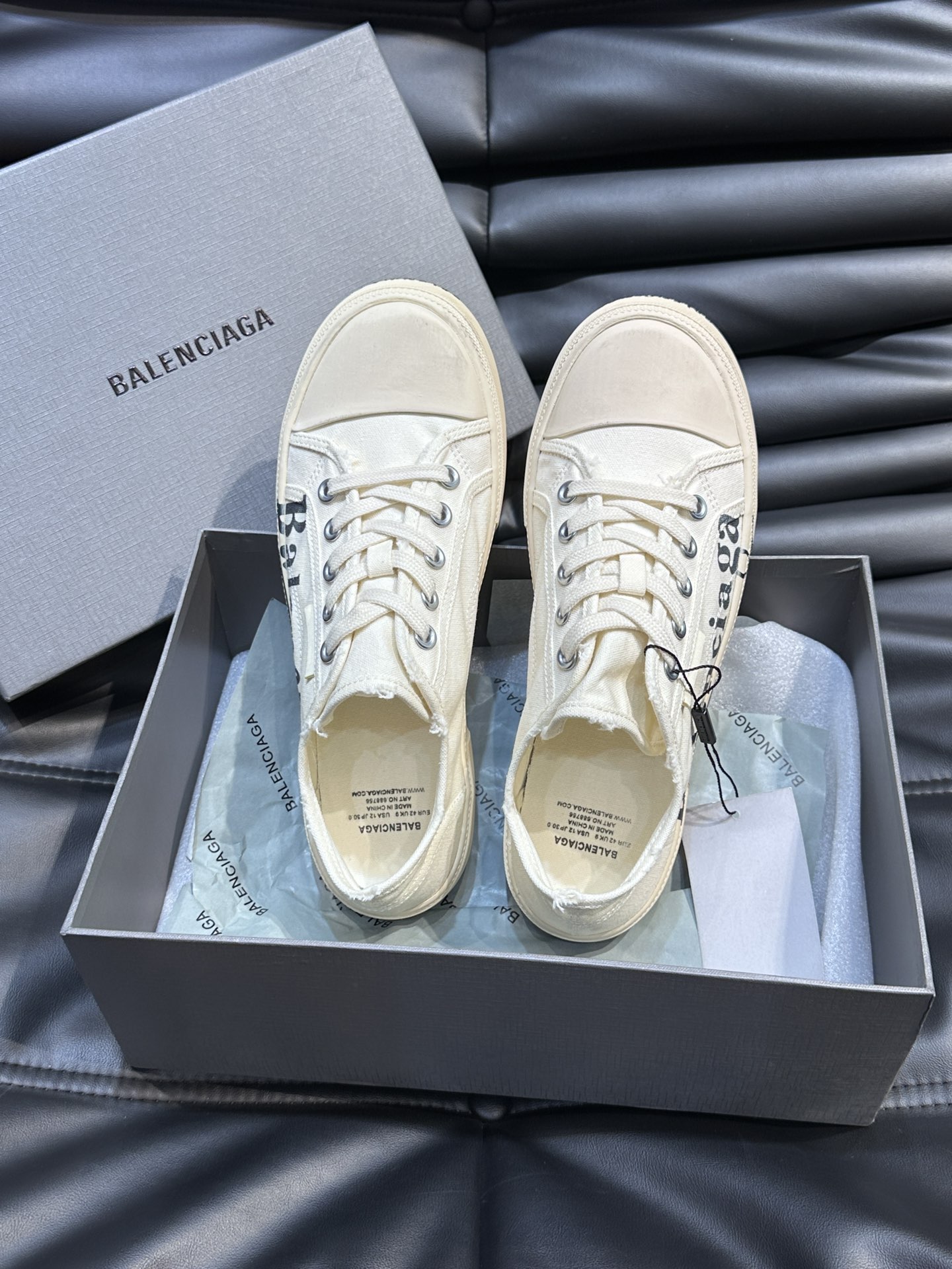 BALENCIAG*复古炮弹出击全新Paris低帮帆布鞋风格永续旧不过时！鞋面原版进口帆布面料鞋头的小鸭