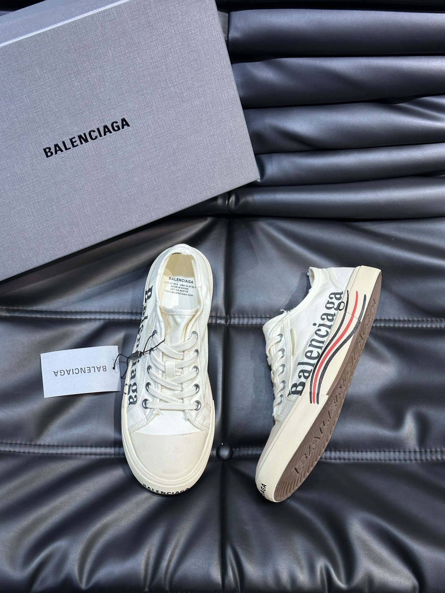 BALENCIAG*复古炮弹出击全新Paris低帮帆布鞋风格永续旧不过时！鞋面原版进口帆布面料鞋头的小鸭