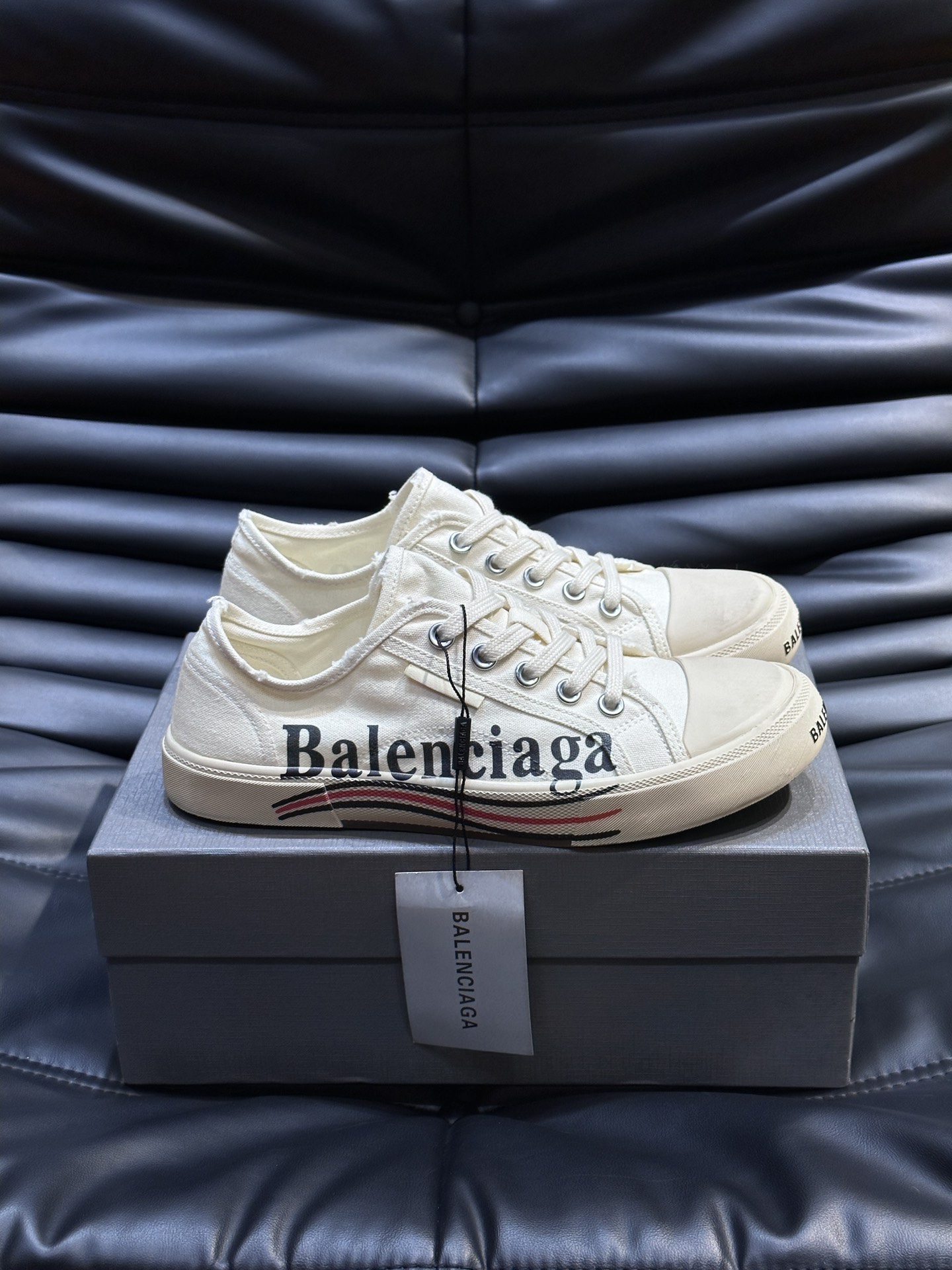 BALENCIAG*复古炮弹出击全新Paris低帮帆布鞋风格永续旧不过时！鞋面原版进口帆布面料鞋头的小鸭