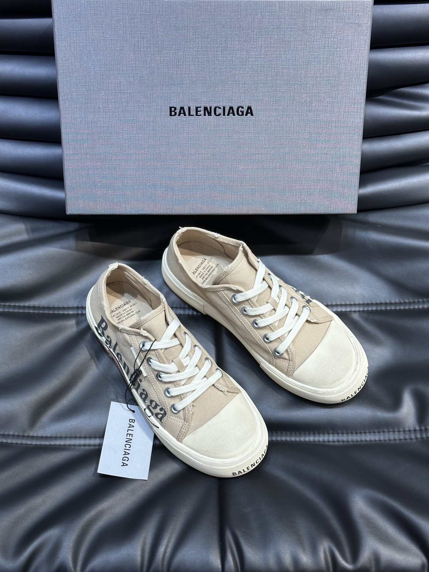 BALENCIAG*复古炮弹出击全新Paris低帮帆布鞋风格永续旧不过时！鞋面原版进口帆布面料鞋头的小鸭