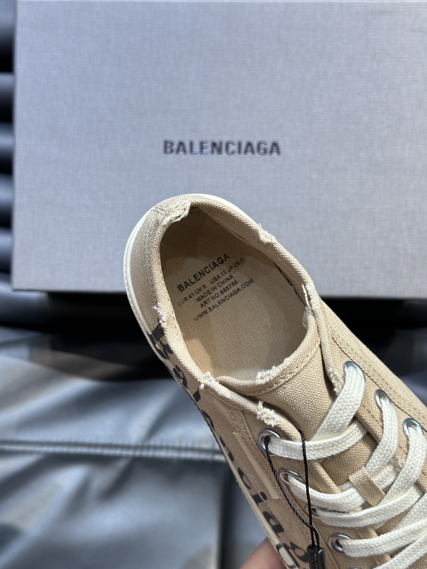 BALENCIAG*复古炮弹出击全新Paris低帮帆布鞋风格永续旧不过时！鞋面原版进口帆布面料鞋头的小鸭