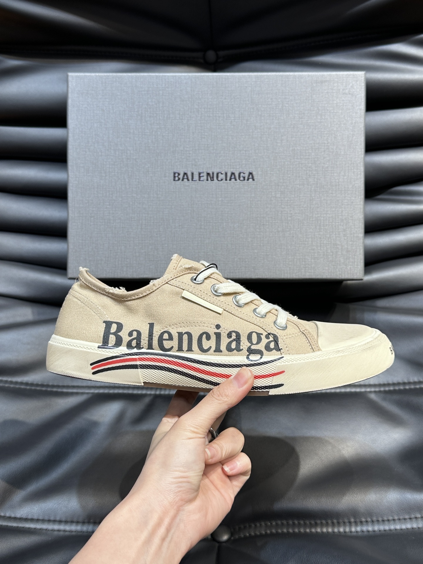 BALENCIAG*复古炮弹出击全新Paris低帮帆布鞋风格永续旧不过时！鞋面原版进口帆布面料鞋头的小鸭