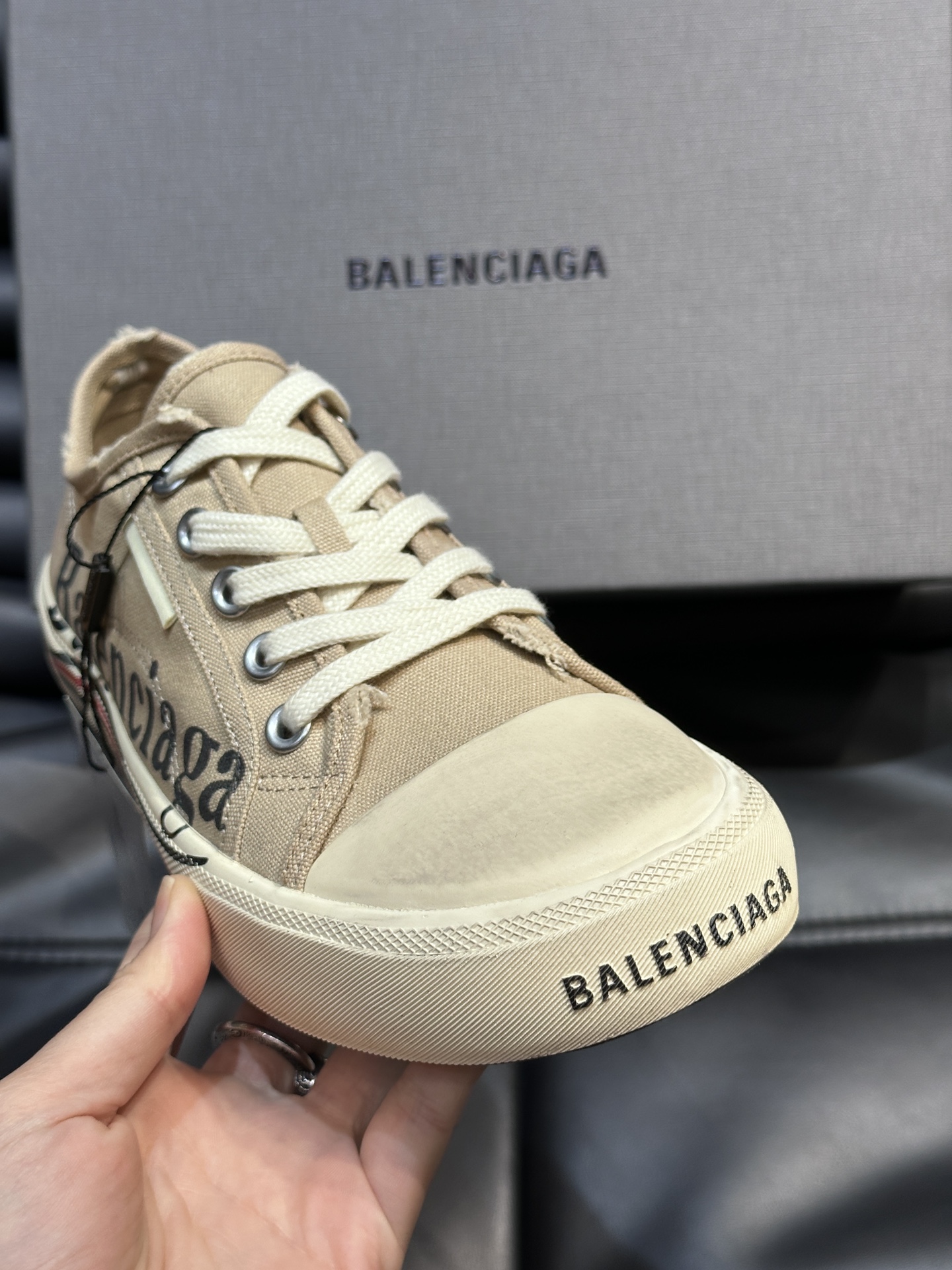 BALENCIAG*复古炮弹出击全新Paris低帮帆布鞋风格永续旧不过时！鞋面原版进口帆布面料鞋头的小鸭